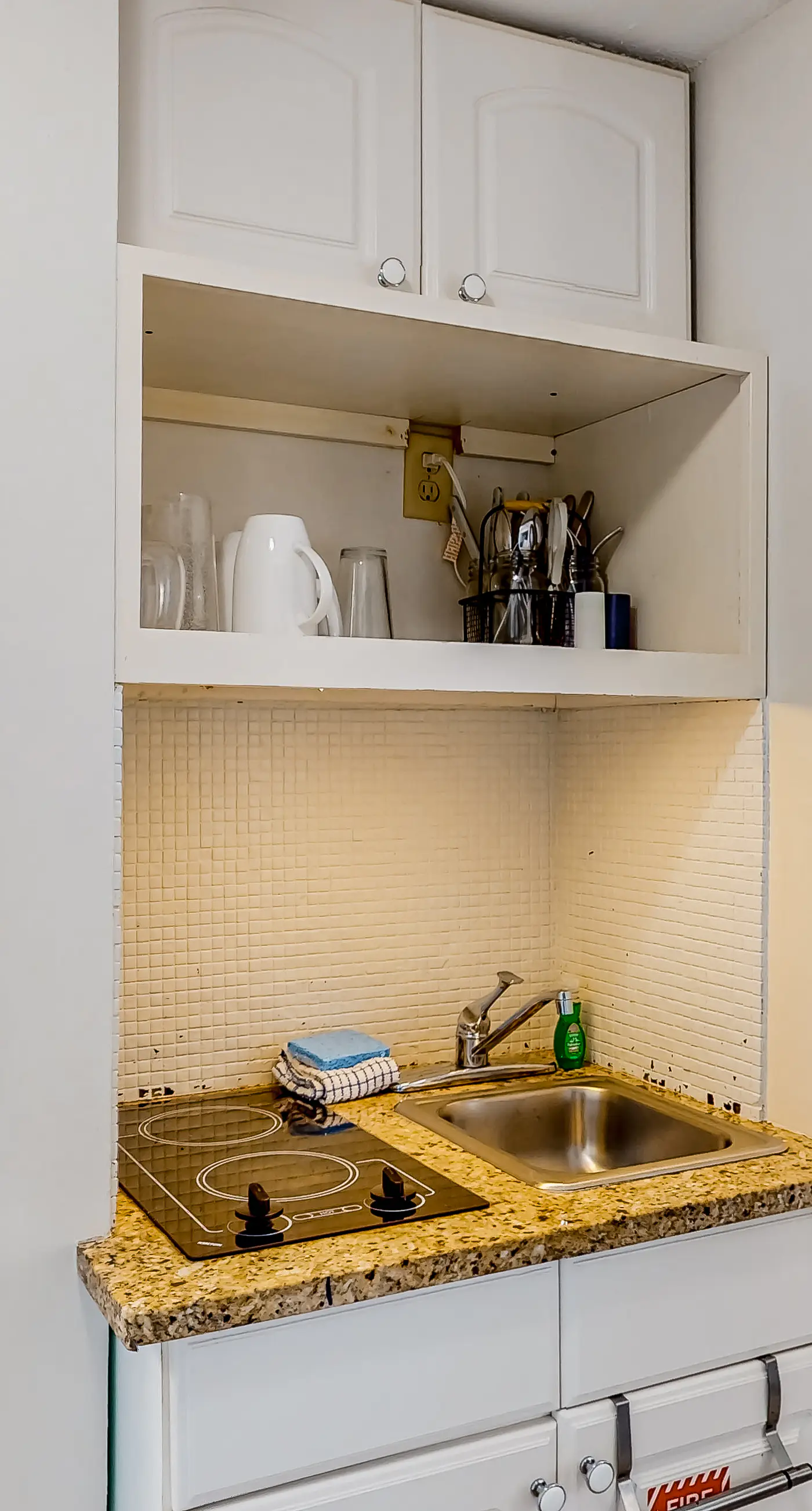 Bayfront studio with pools and dock - Snowbird-friendly