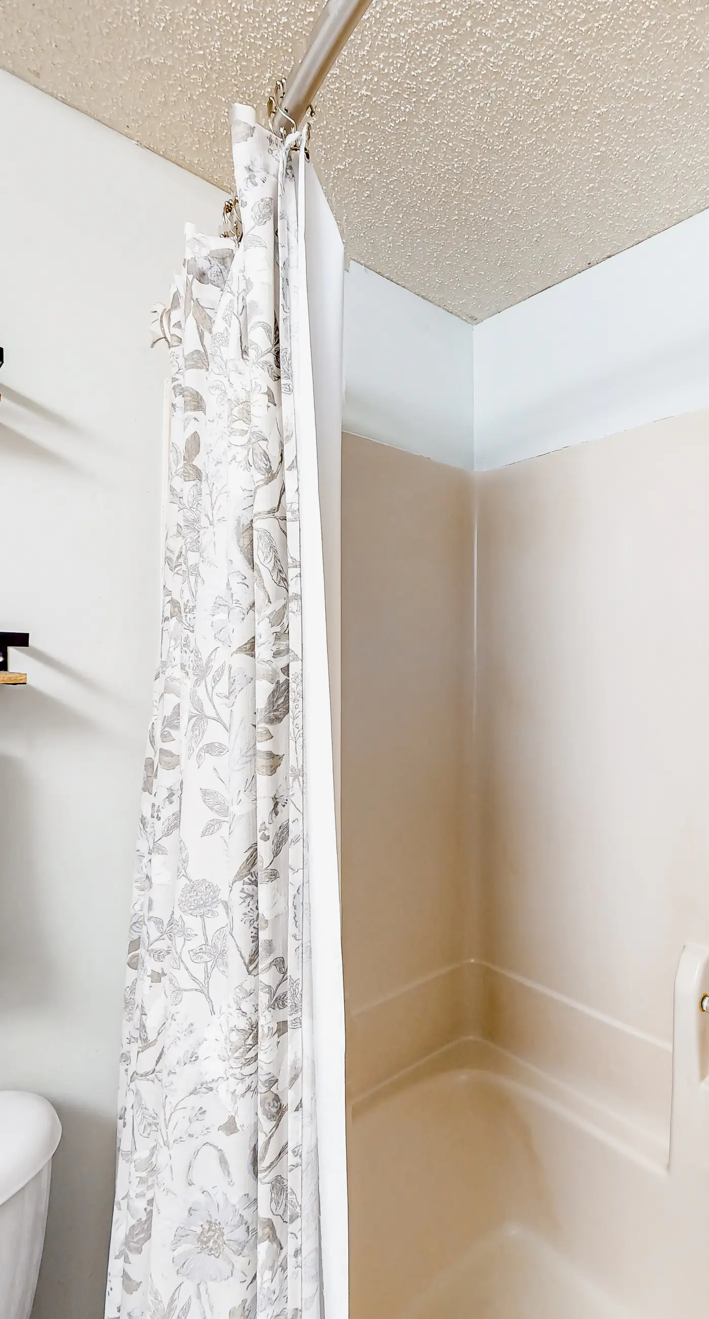 Bayfront studio with pools and dock - Snowbird-friendly