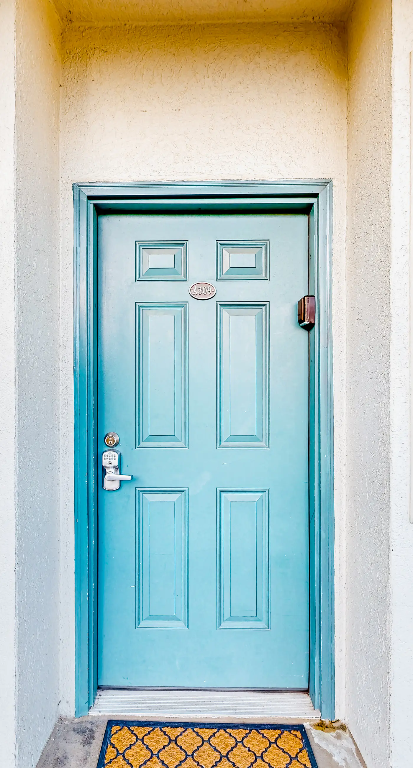 Bayfront studio with pools and dock - Snowbird-friendly