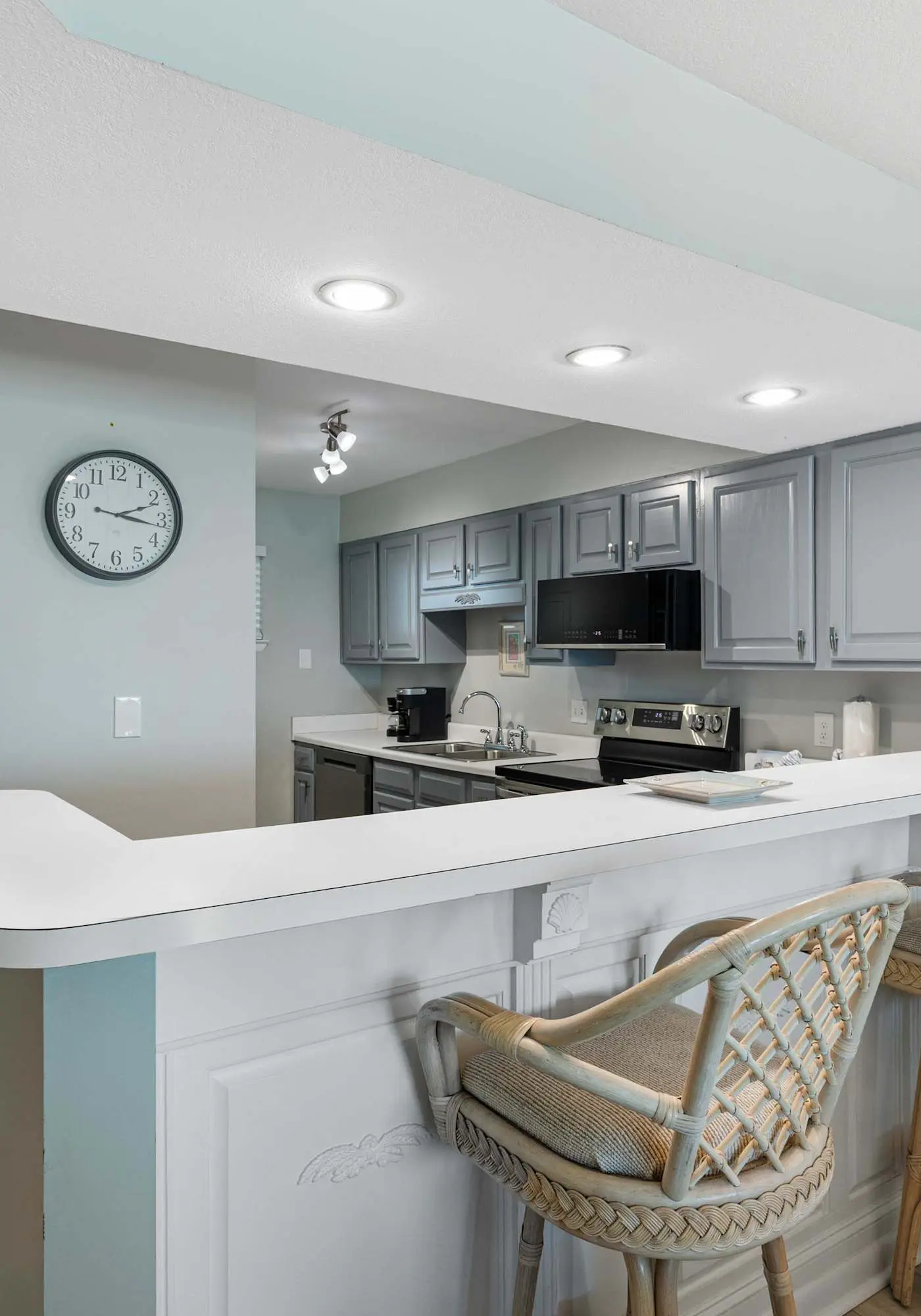 Lovely and Convenient Home In Beachfront Complex w/Shared Pool, WiFi, AC, & W/D
