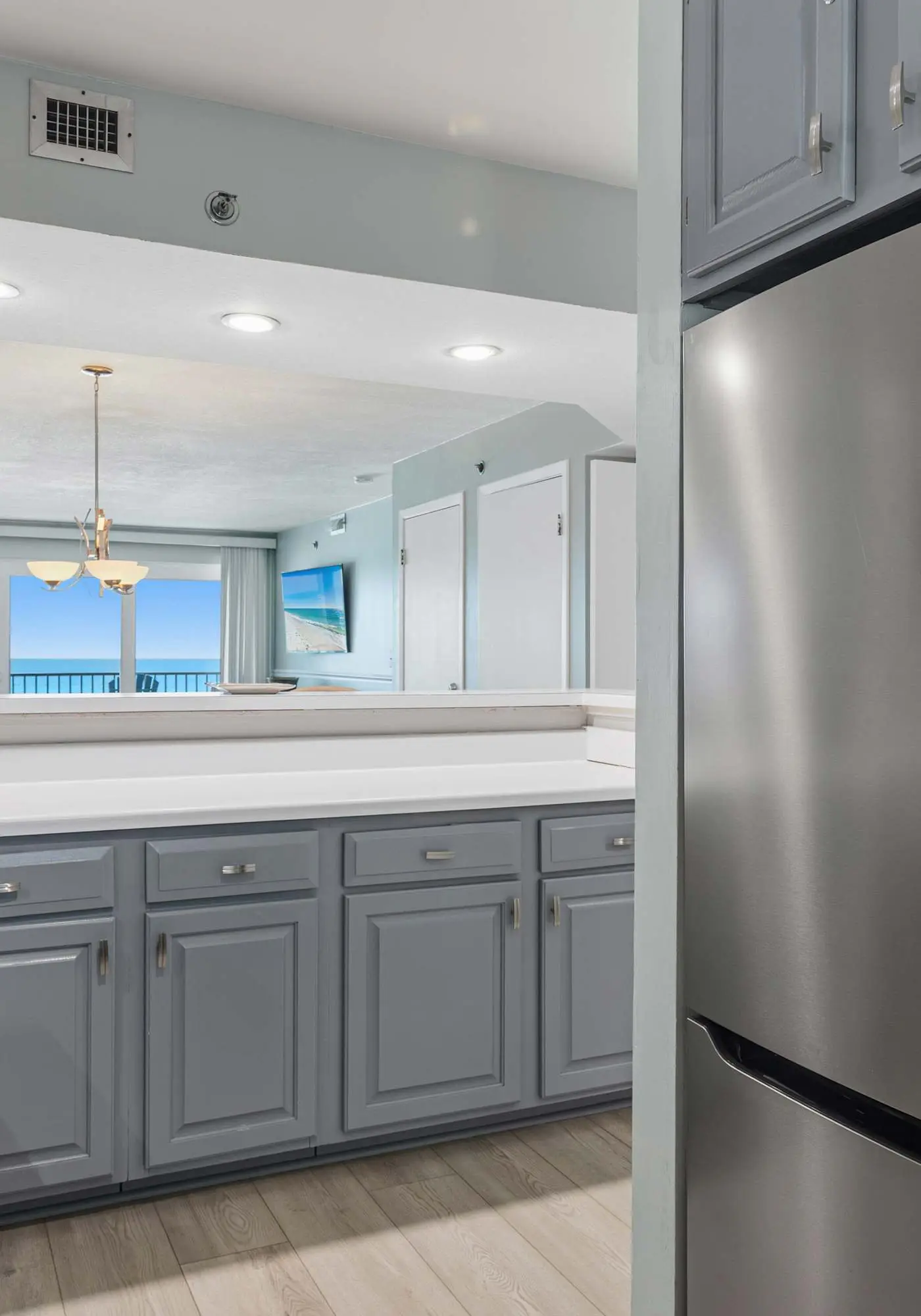 Lovely and Convenient Home In Beachfront Complex w/Shared Pool, WiFi, AC, & W/D