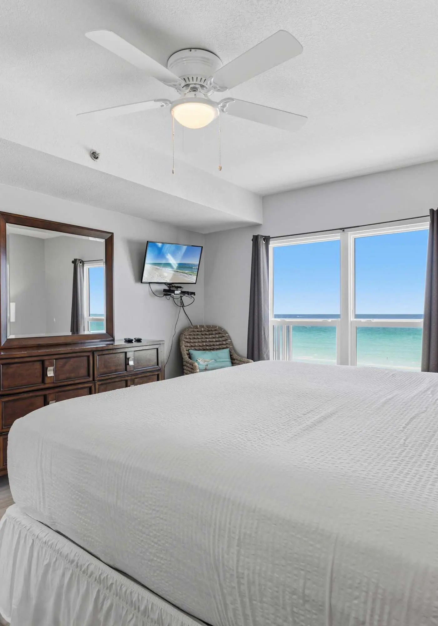 Lovely and Convenient Home In Beachfront Complex w/Shared Pool, WiFi, AC, & W/D