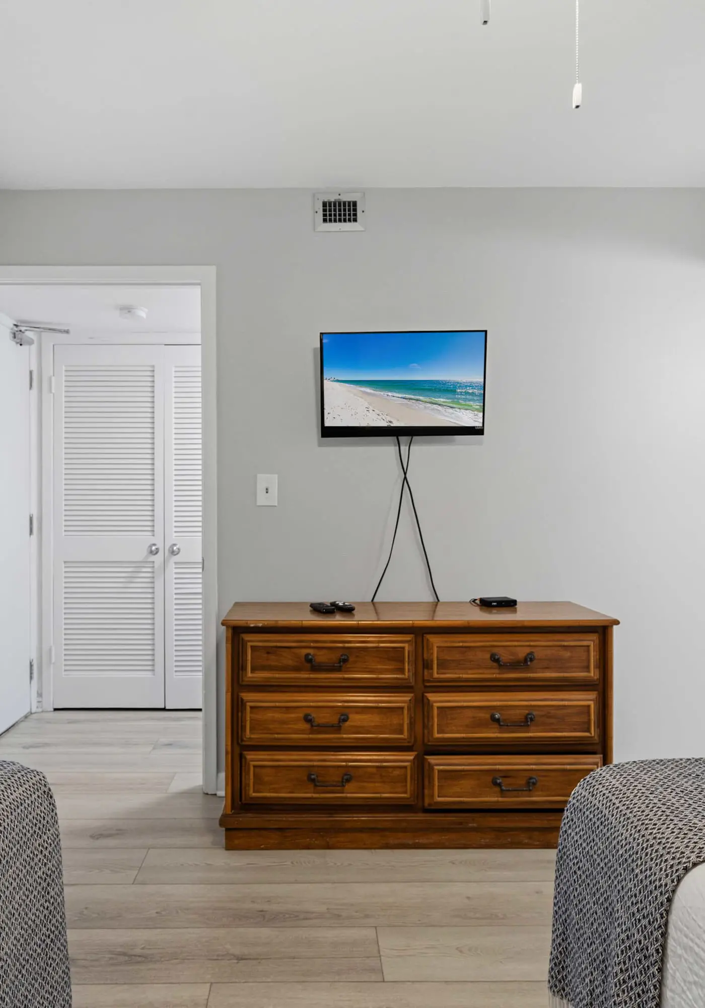 Lovely and Convenient Home In Beachfront Complex w/Shared Pool, WiFi, AC, & W/D