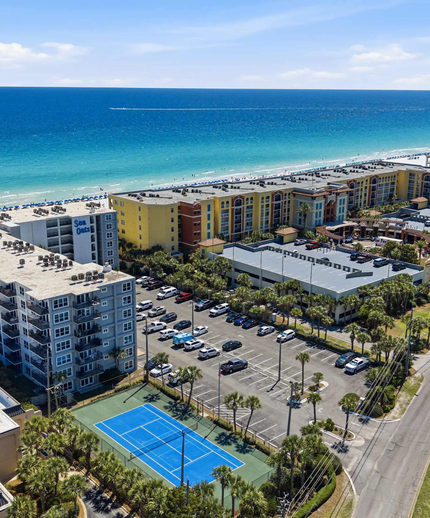 Lovely and Convenient Home In Beachfront Complex w/Shared Pool, WiFi, AC, & W/D
