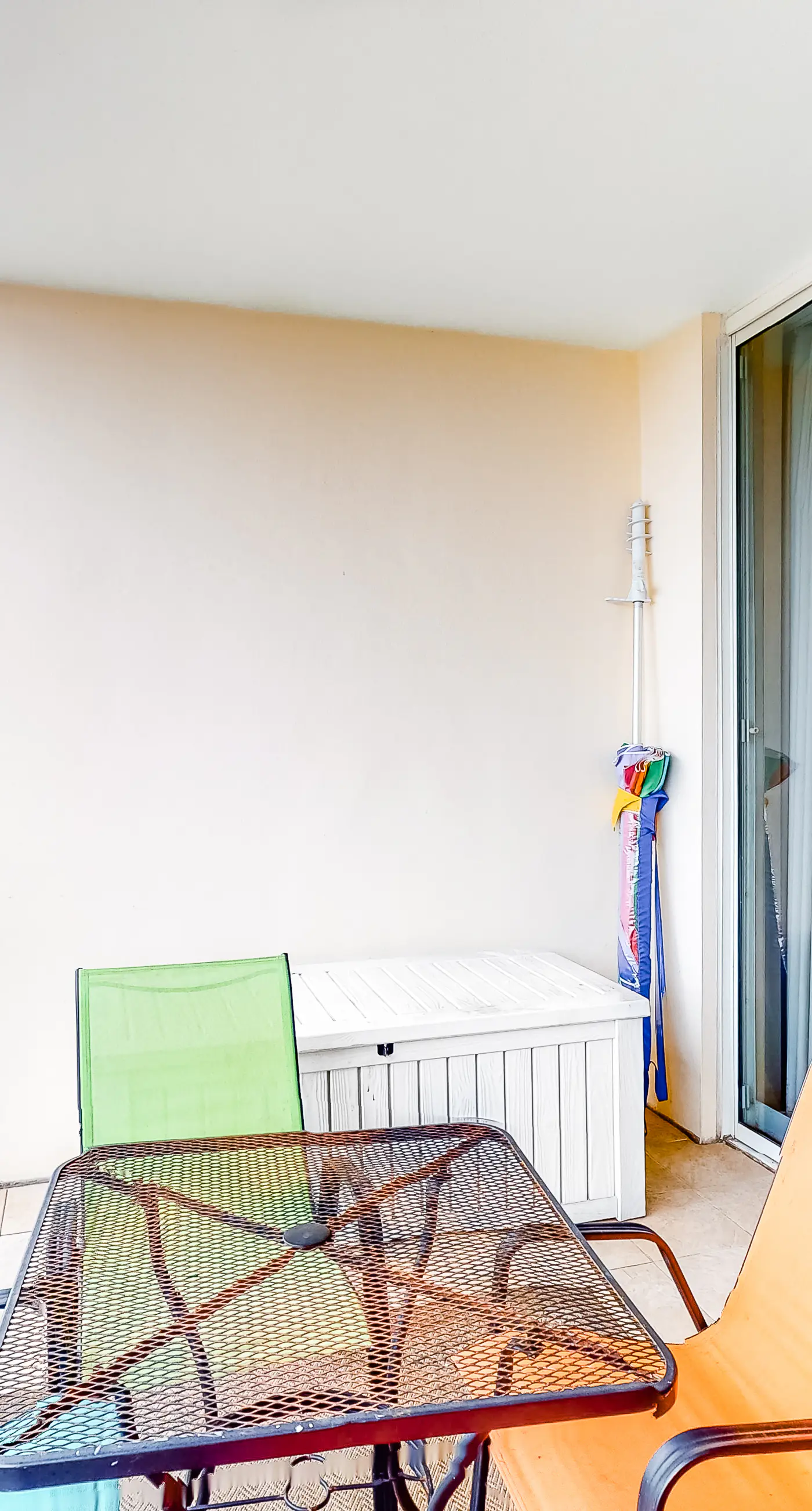 Destin West Gulfside V305 - Vibrant Tropical Beach Getaway Including 2 Chairs and Umbrella