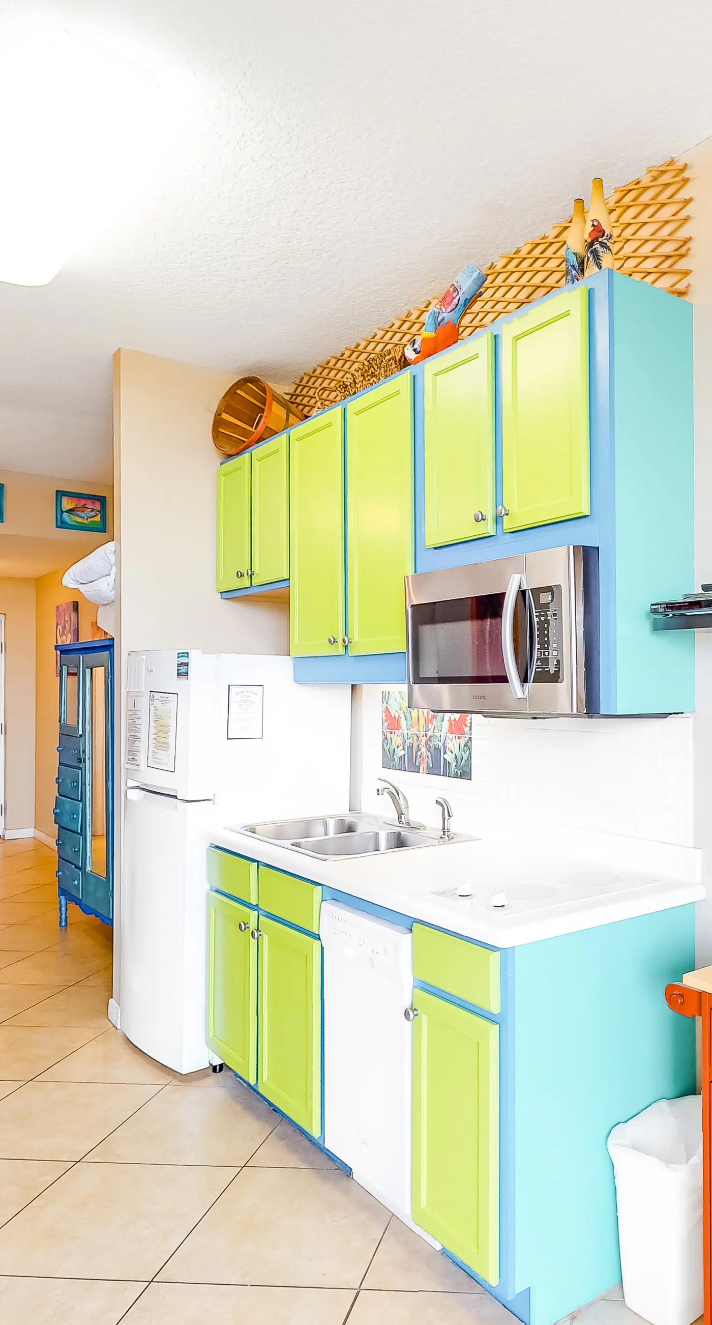 Destin West Gulfside V305 - Vibrant Tropical Beach Getaway Including 2 Chairs and Umbrella