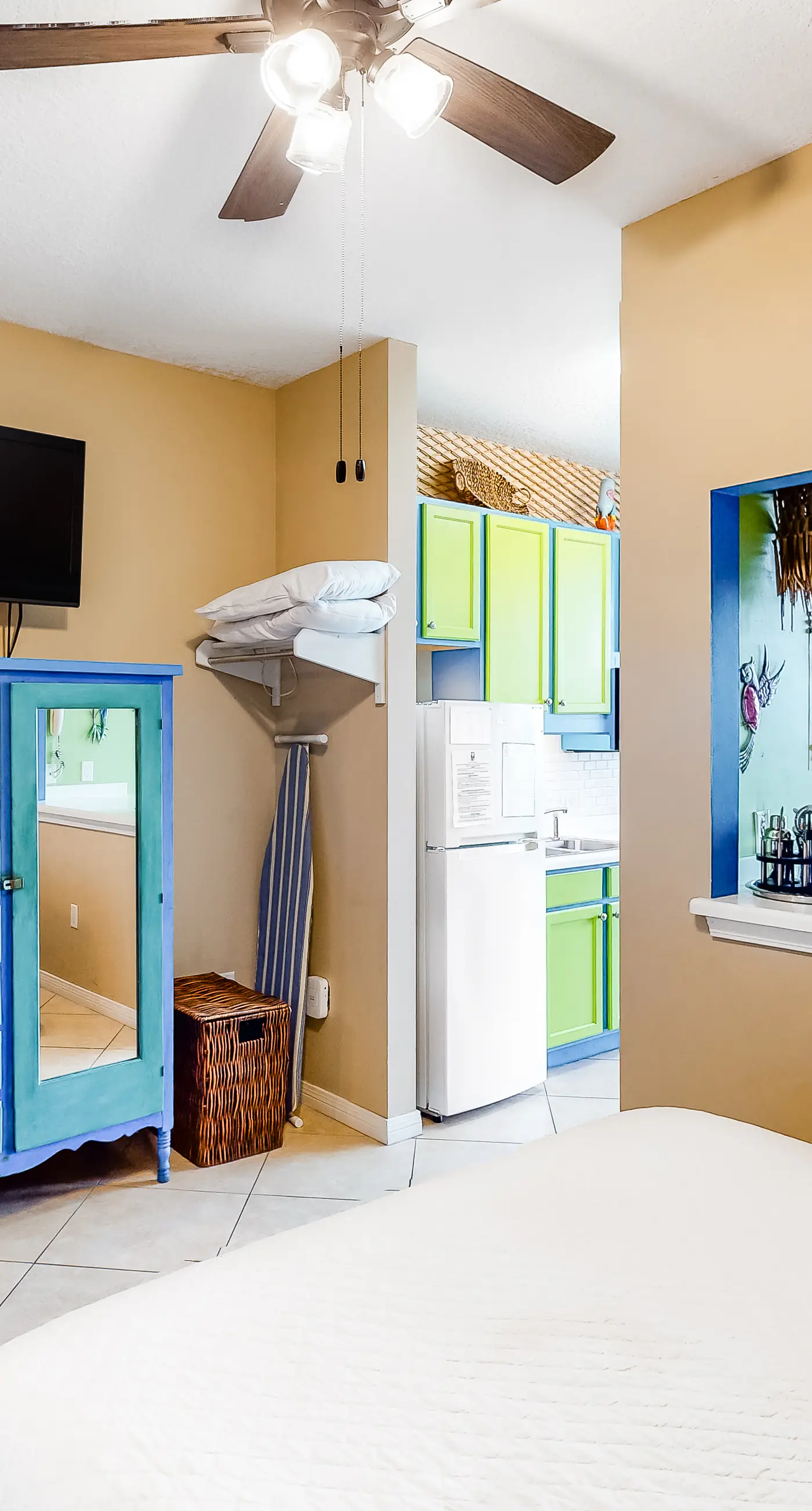 Destin West Gulfside V305 - Vibrant Tropical Beach Getaway Including 2 Chairs and Umbrella