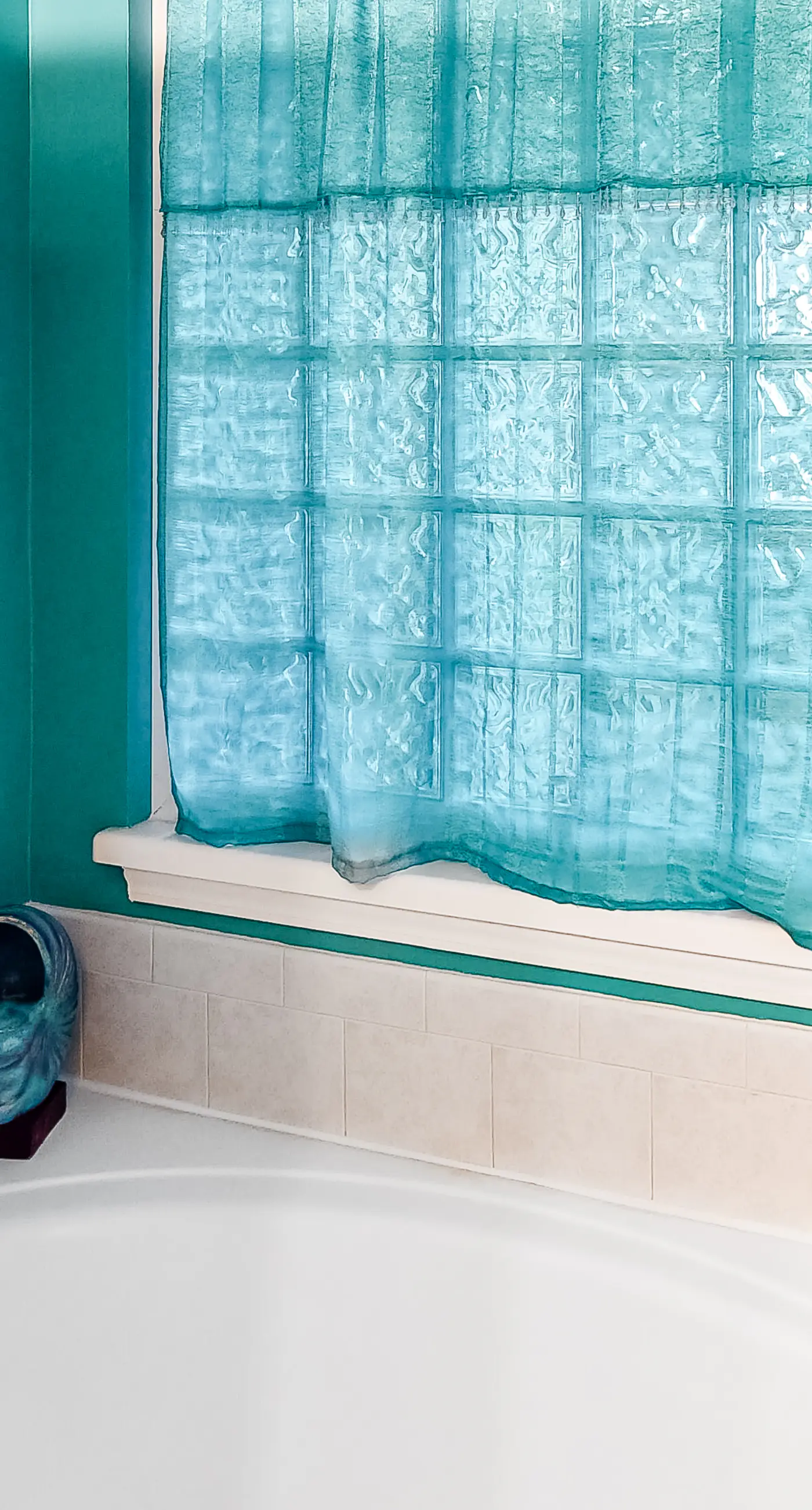 Destin West Gulfside V305 - Vibrant Tropical Beach Getaway Including 2 Chairs and Umbrella