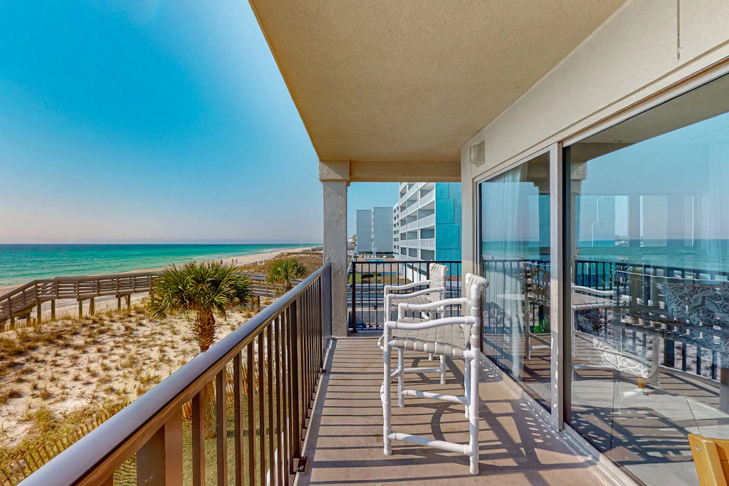 Lovely escape with great amenities, Gulf view, private WiFi, roomy balcony & W&D