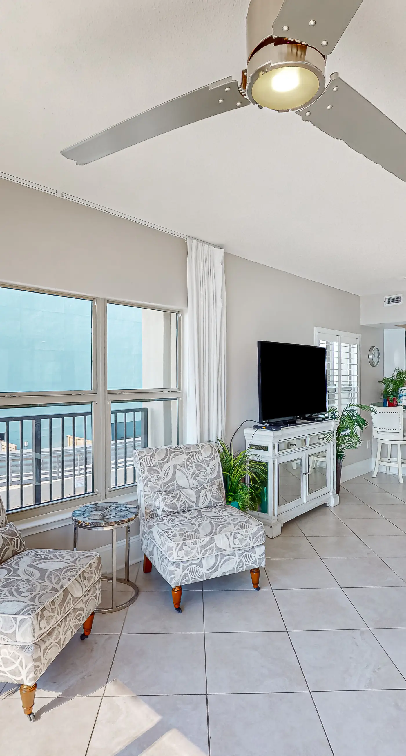 Emerald Towers West 2007 - Lovely escape with great amenities, Gulf view, private WiFi, roomy balcony & W&D