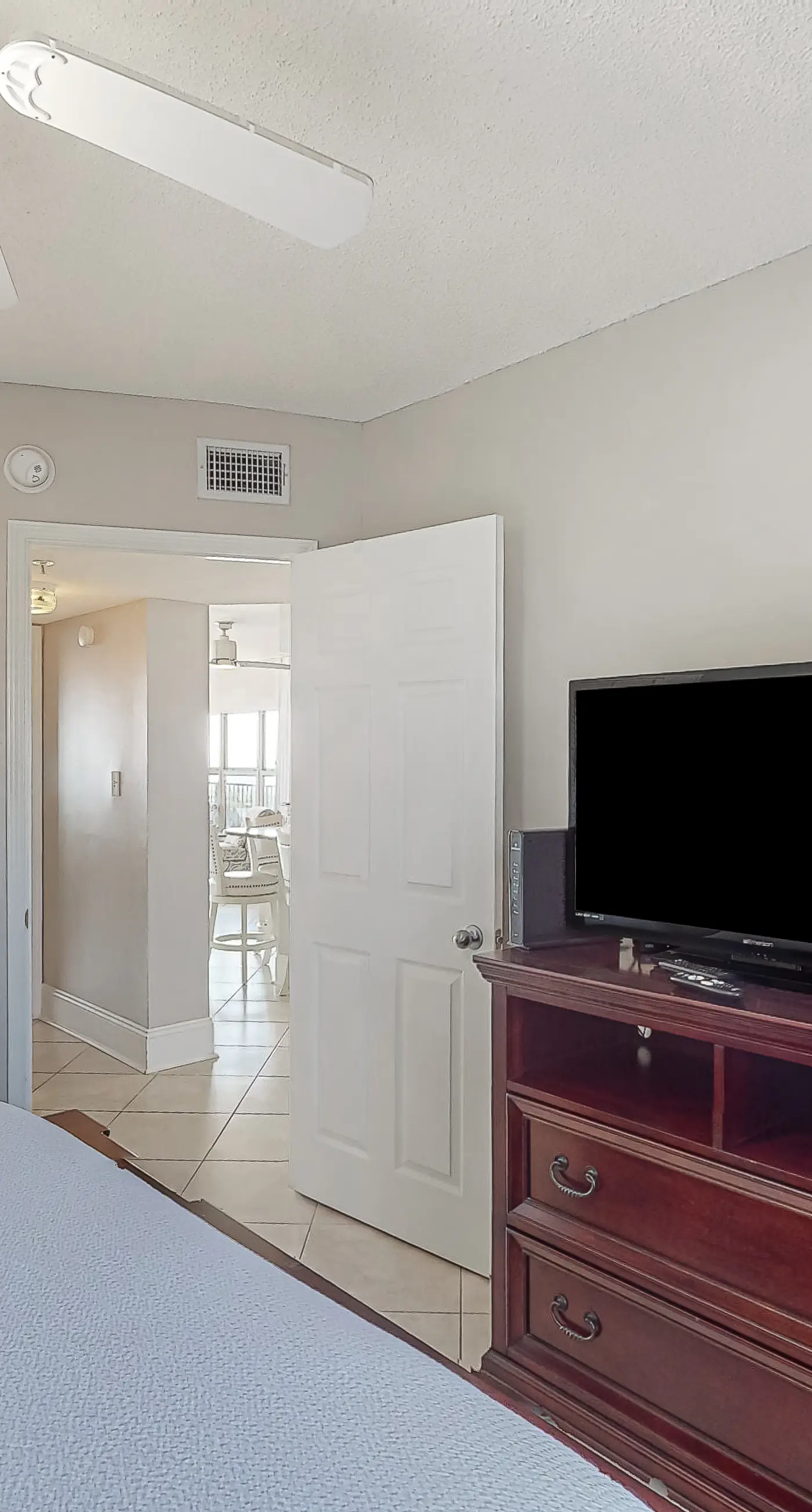 Emerald Towers West 2007 - Lovely escape with great amenities, Gulf view, private WiFi, roomy balcony & W&D