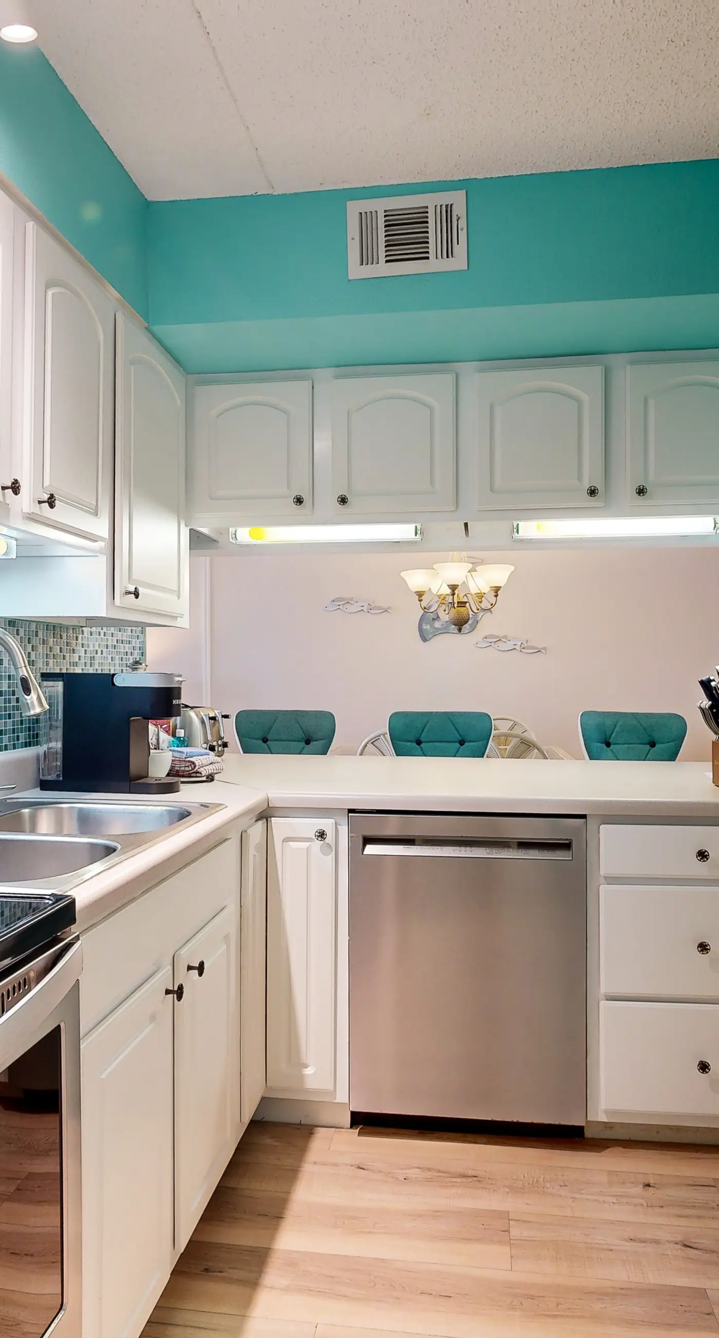 Relaxing Gulf-front condo with shared pool, balcony, & fitness room