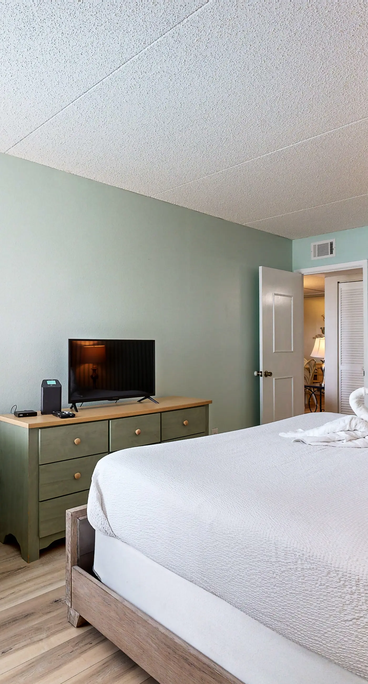 Relaxing Gulf-front condo with shared pool, balcony, & fitness room