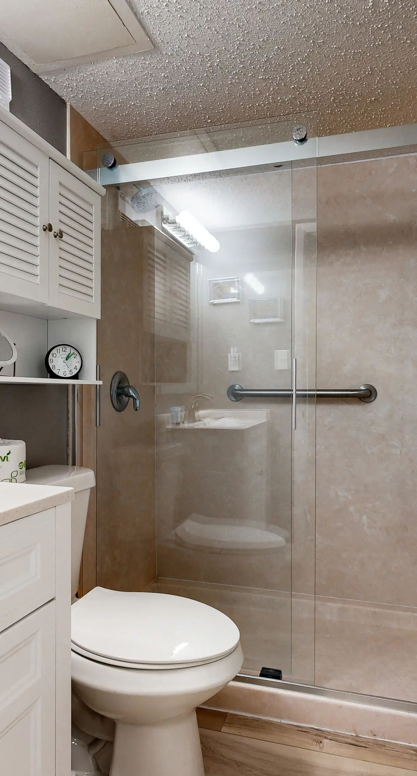 Relaxing Gulf-front condo with shared pool, balcony, & fitness room