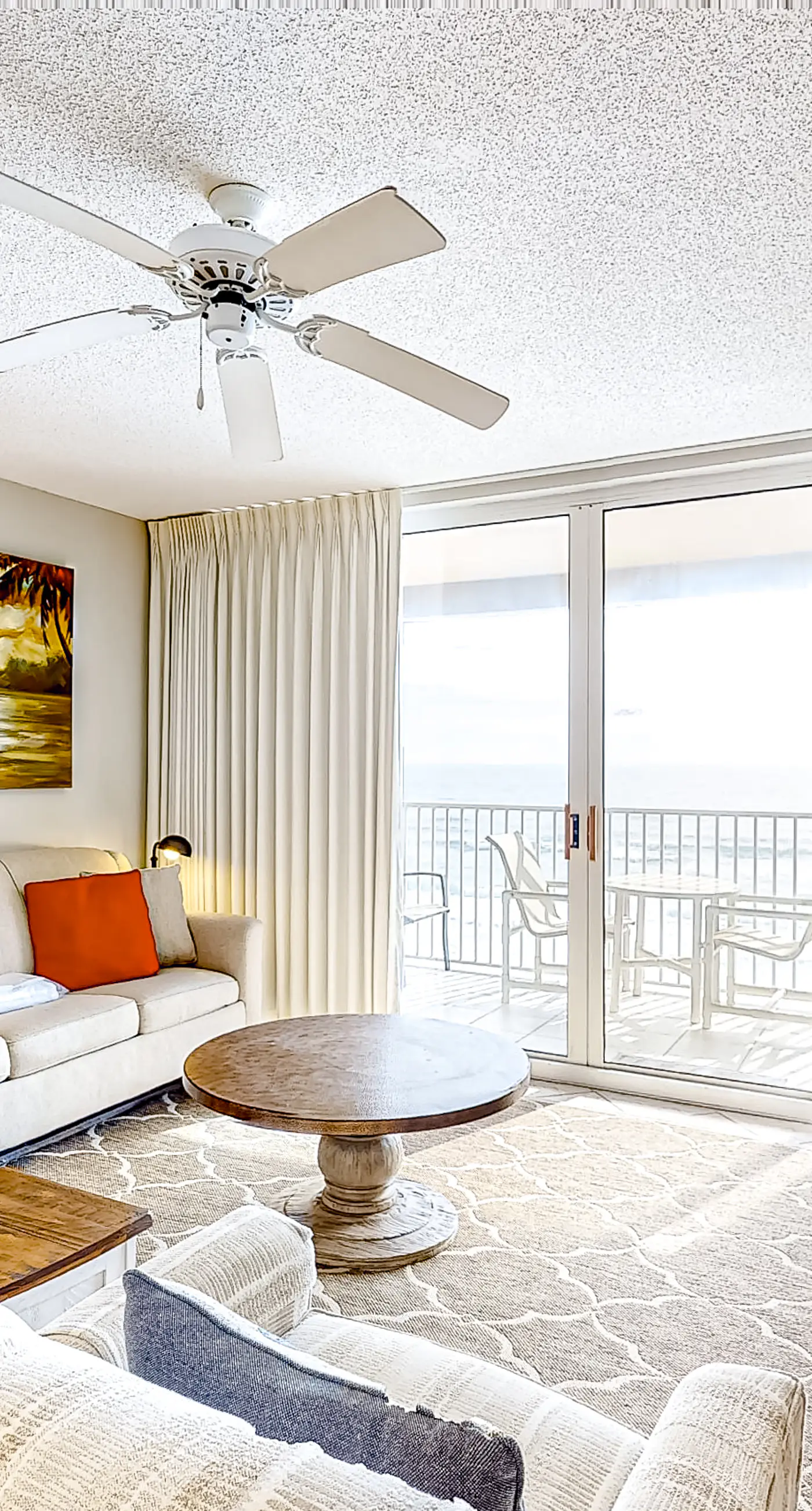 Island Princess 702- Cozy beachfront condo with beach service, pool & hot tub, near shopping & dining