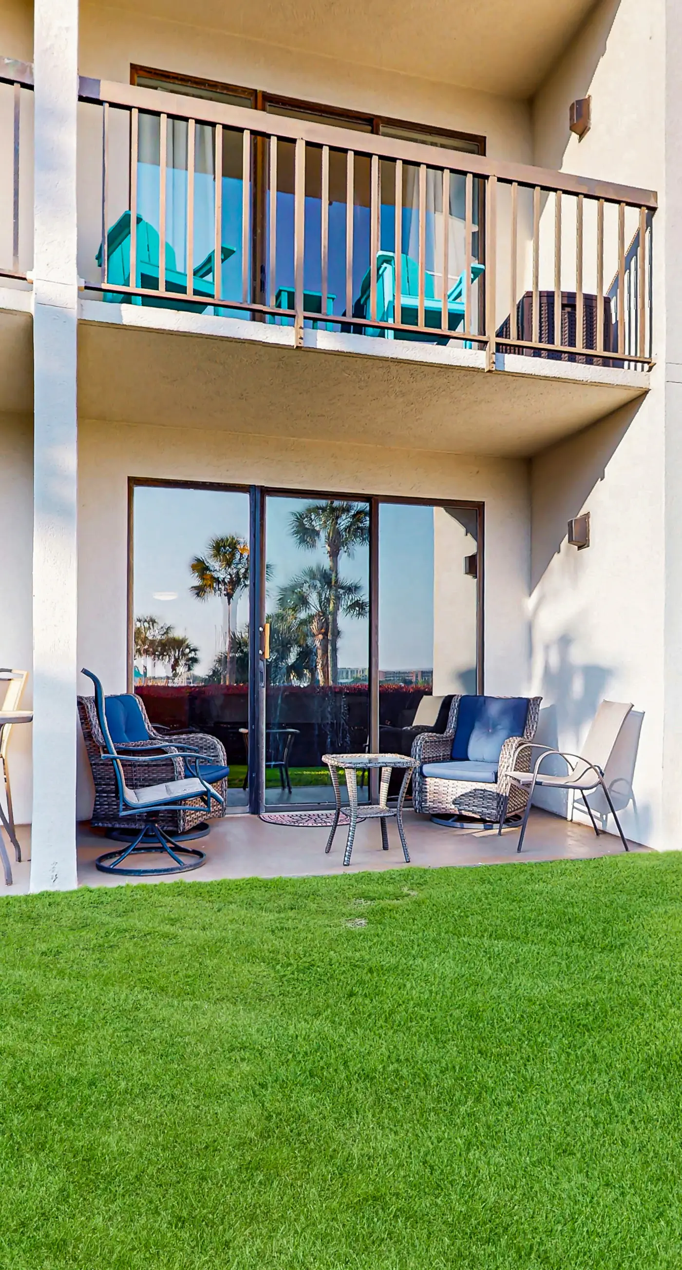 Comfy studio suite with pool & picnic area - snowbird-friendly