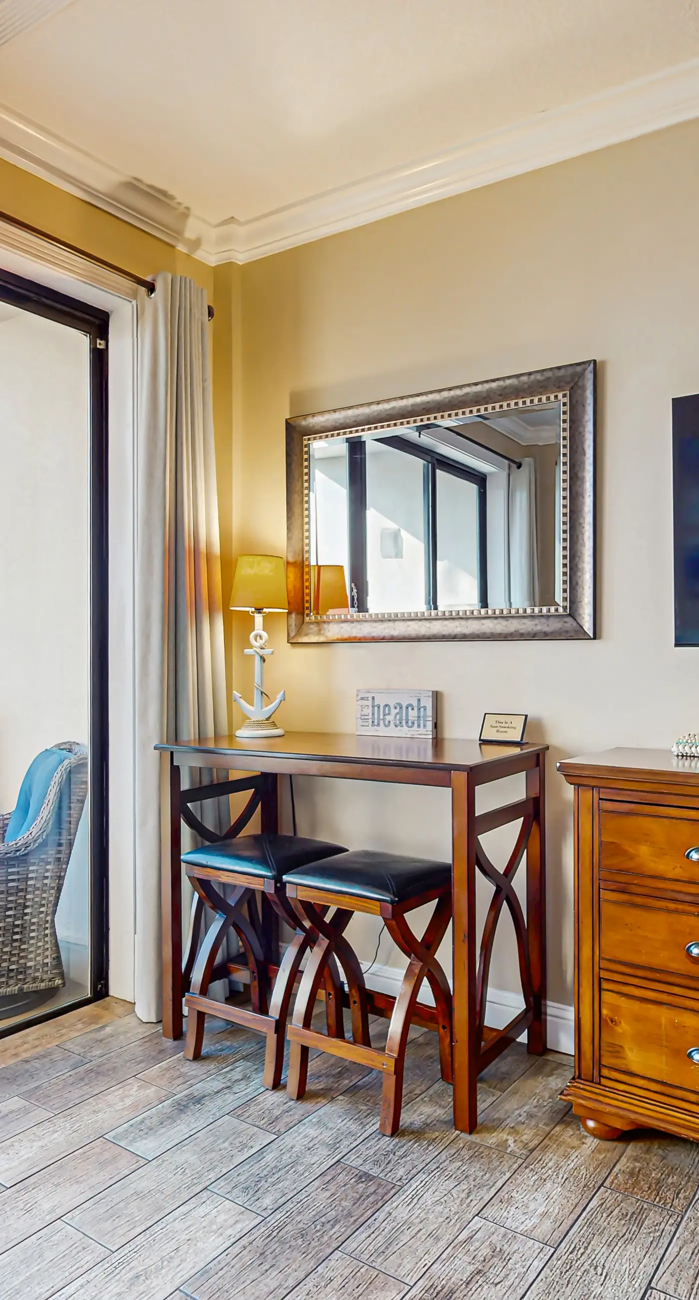 Comfy studio suite with pool & picnic area - snowbird-friendly