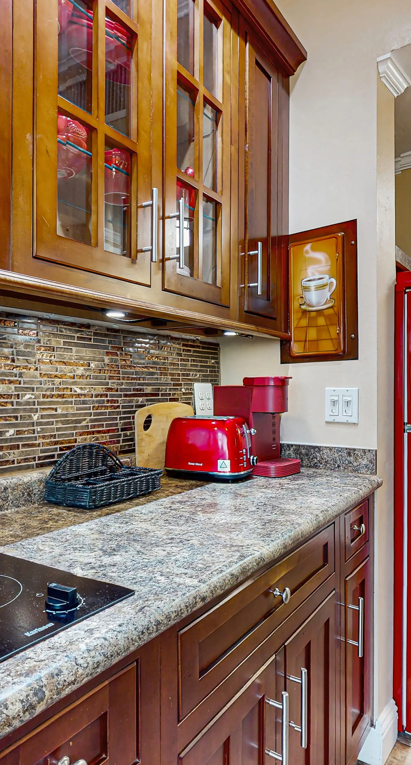 Comfy studio suite with pool & picnic area - snowbird-friendly