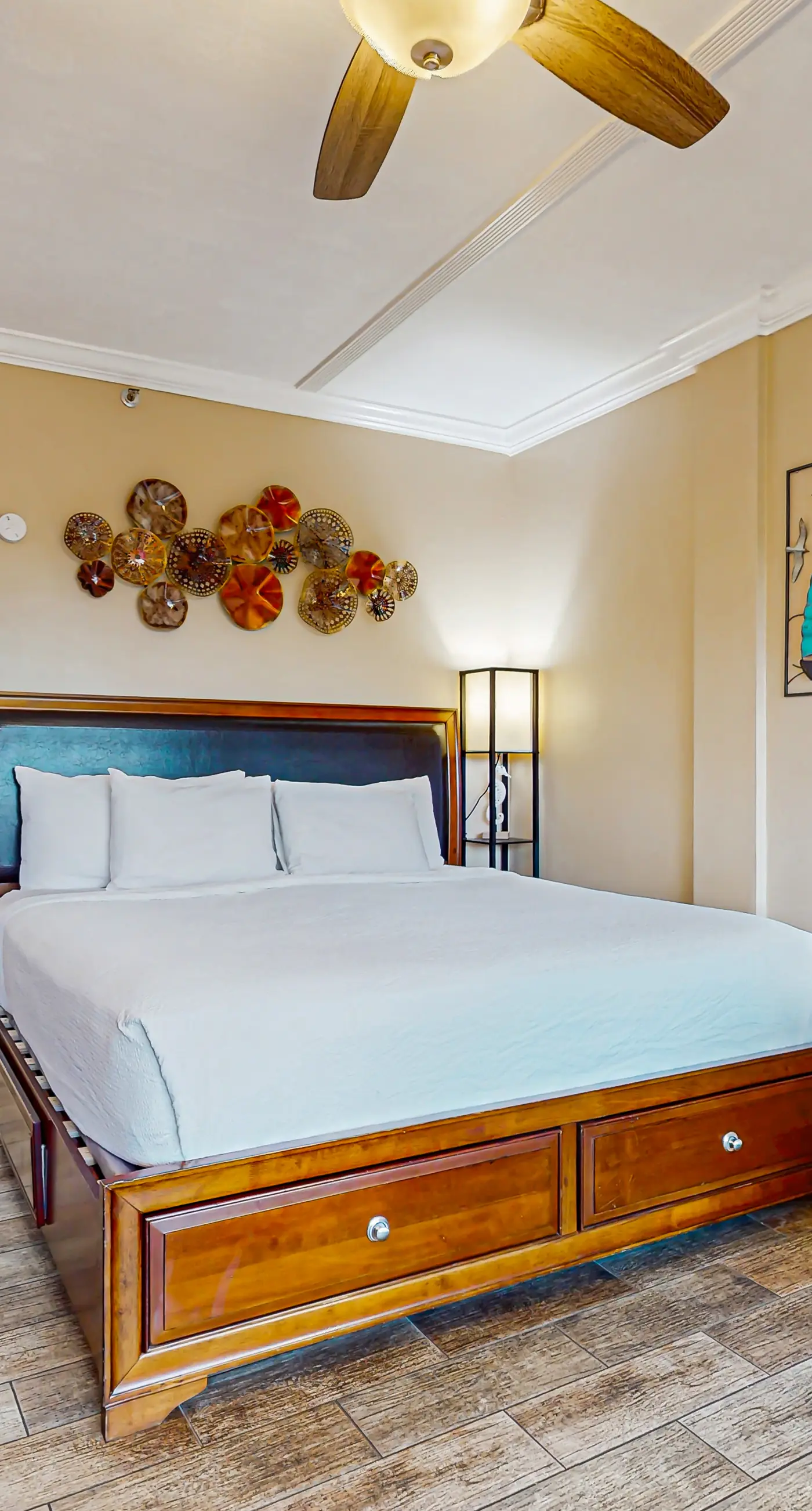 Comfy studio suite with pool & picnic area - snowbird-friendly