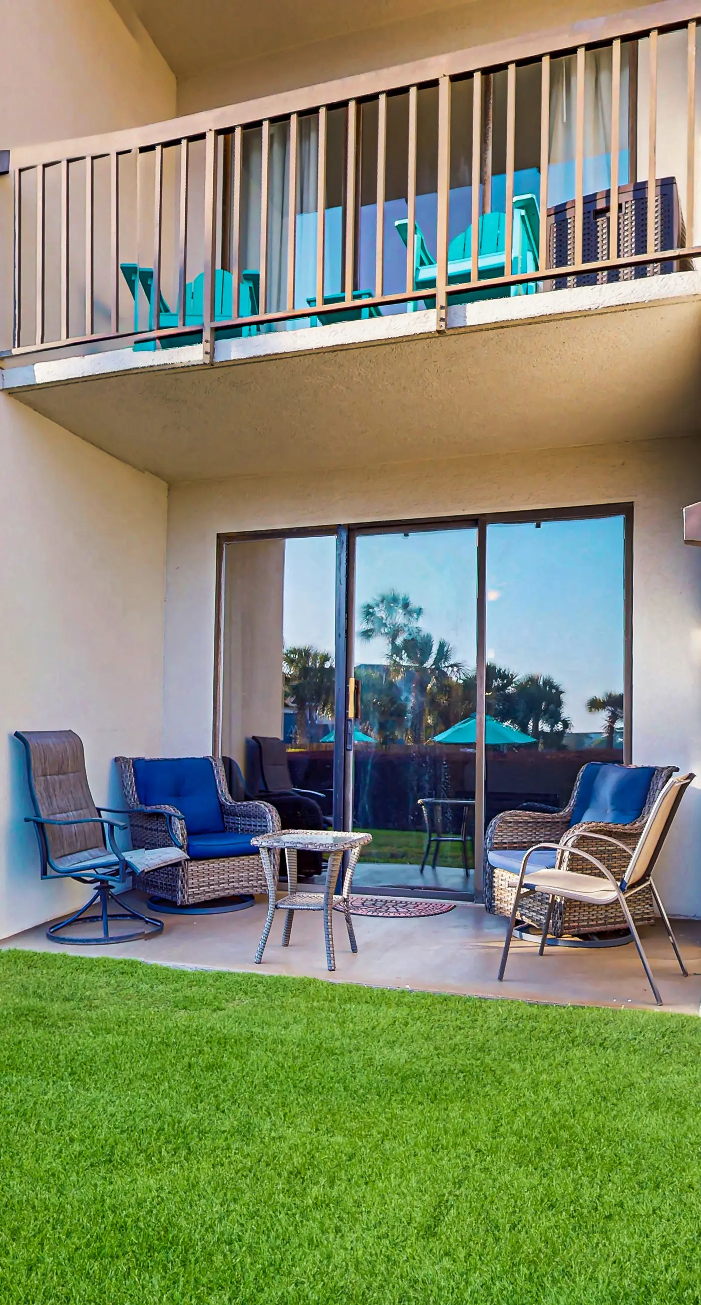 Comfy studio suite with pool & picnic area - snowbird-friendly