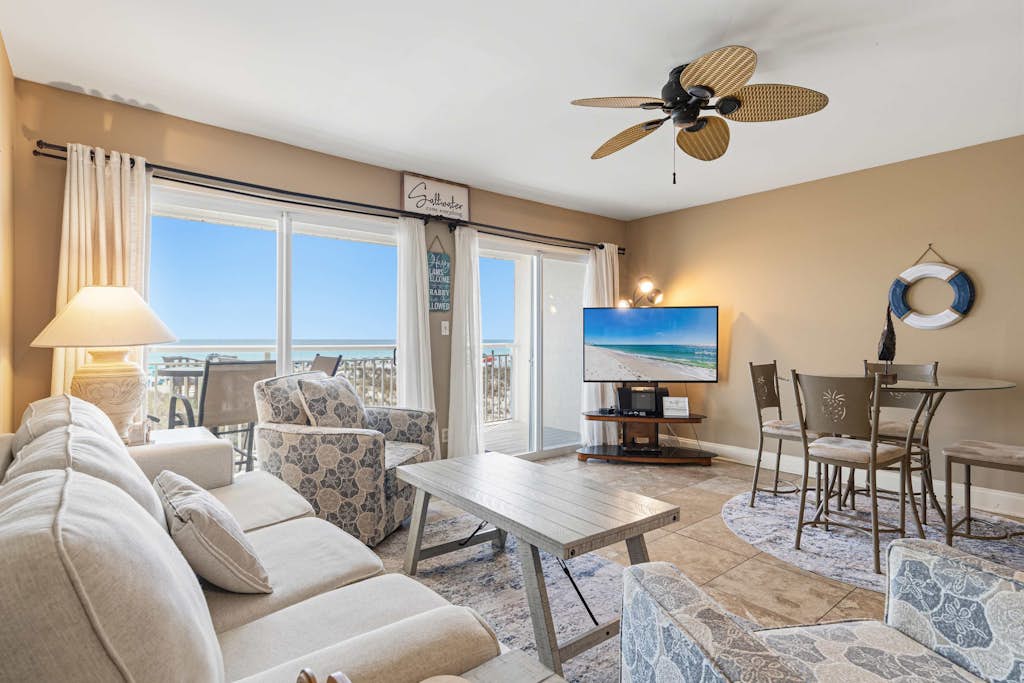 Beautiful beachfront condo with million-dollar views with Seasonal Beach Service and Beach Access