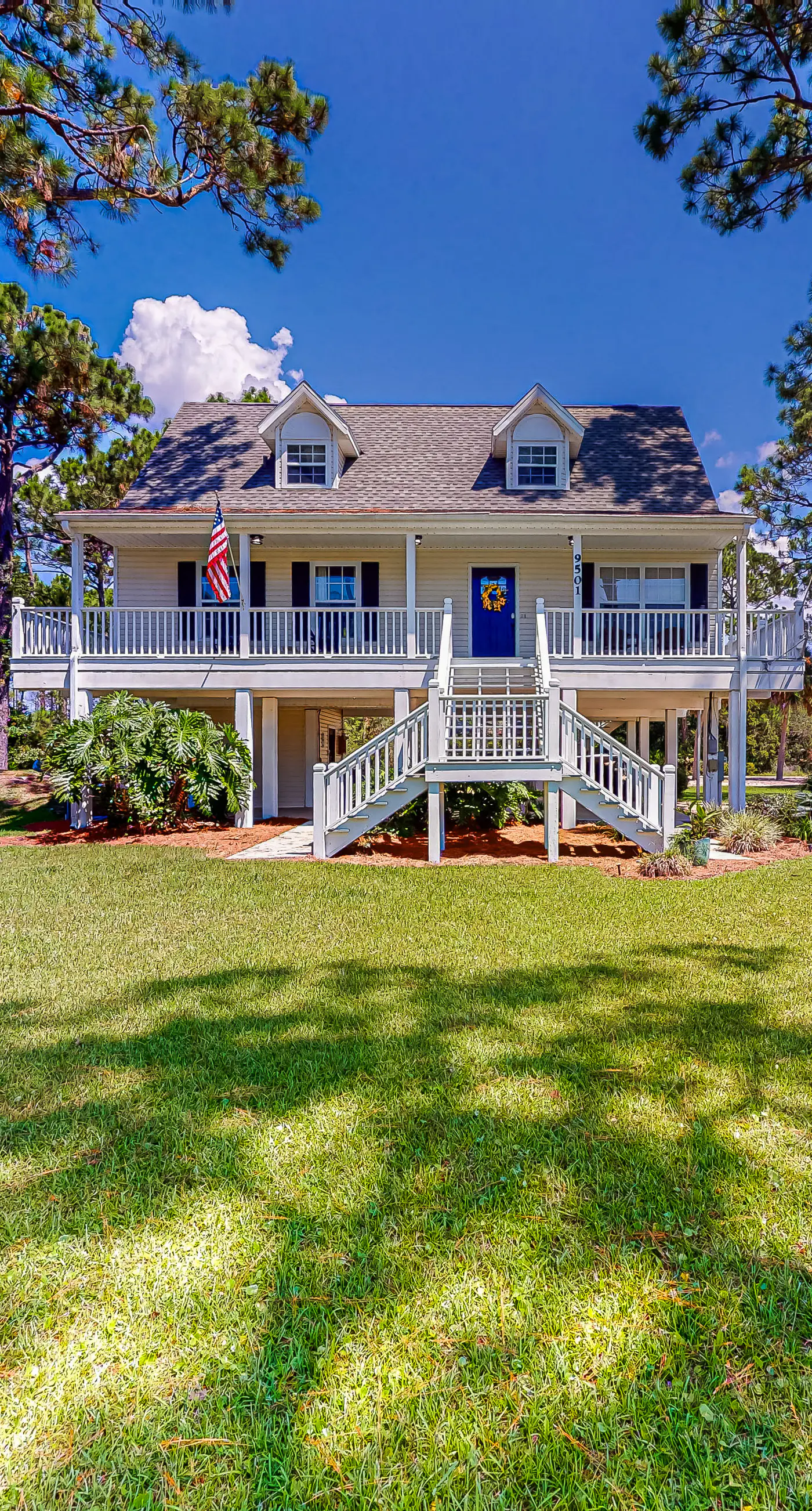 Inviting home near the beach with large decks & charming interior - dog-friendly