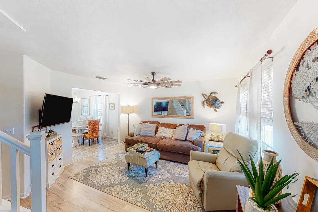 Inviting home near the beach with large decks & charming interior - dog-friendly