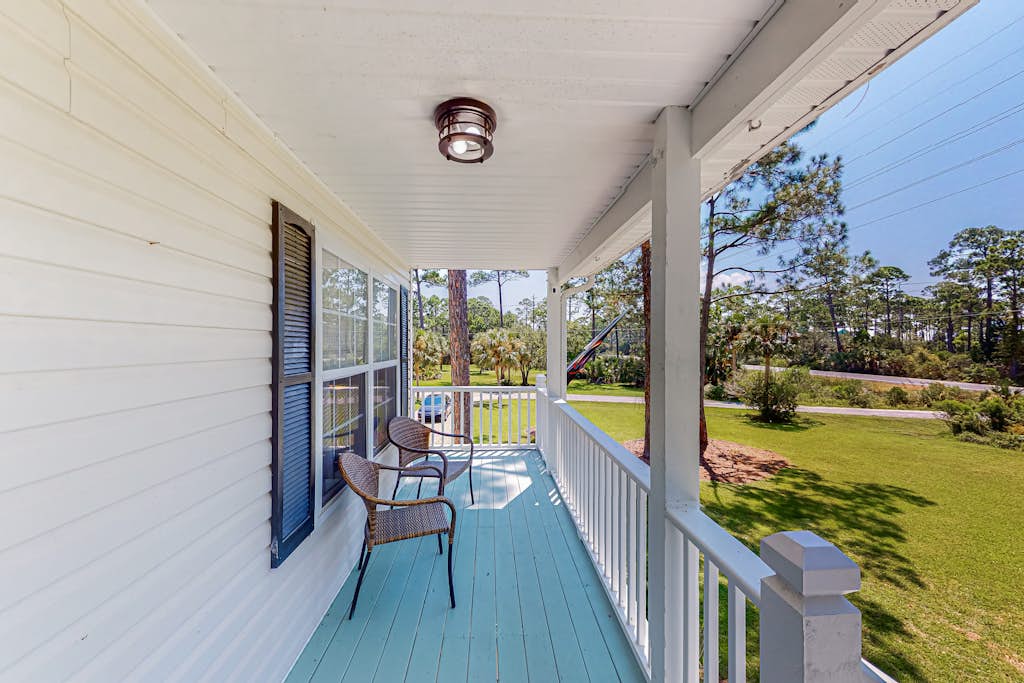 Inviting home near the beach with large decks & charming interior - dog-friendly