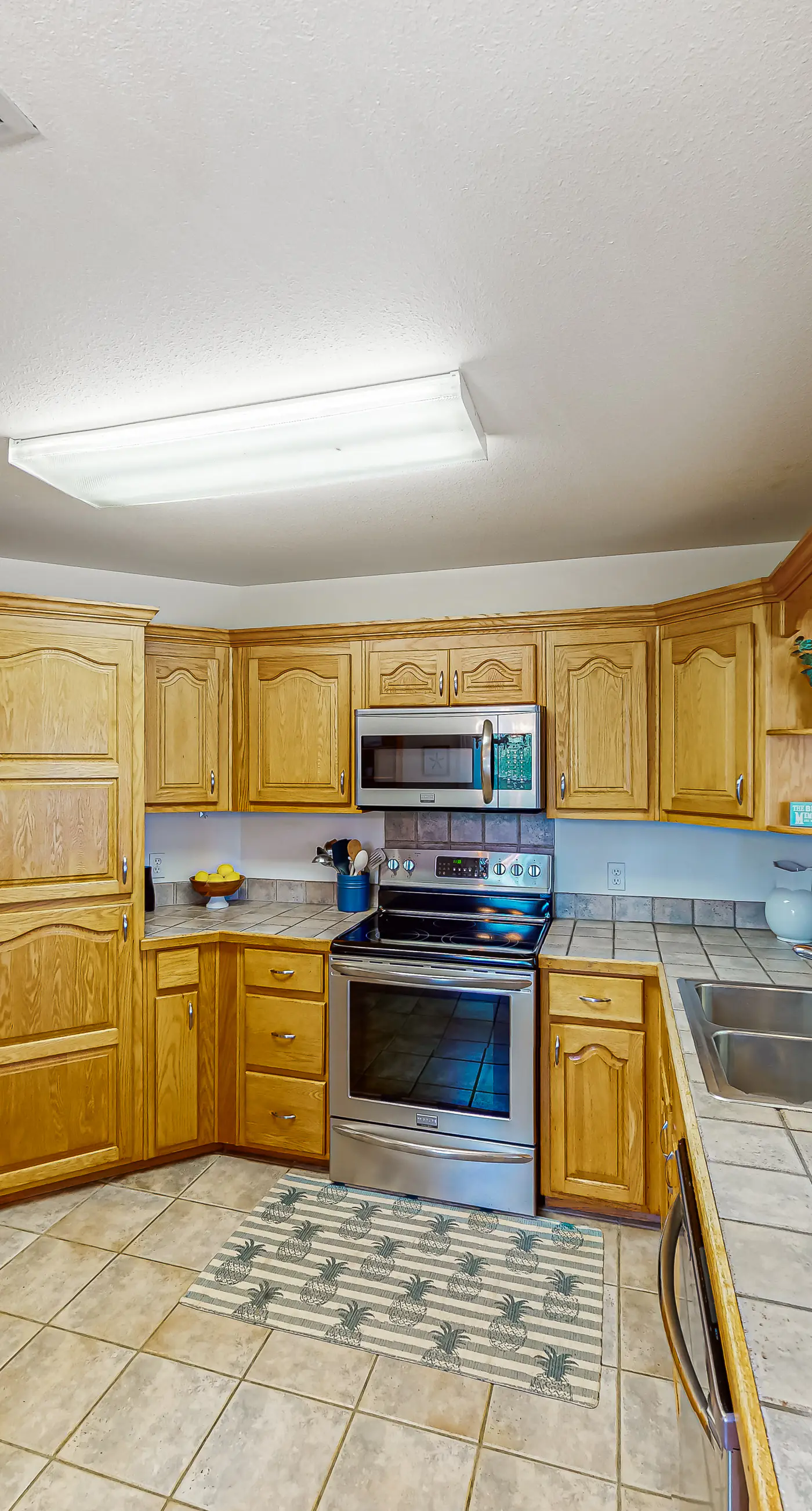 Inviting home near the beach with large decks & charming interior - dog-friendly