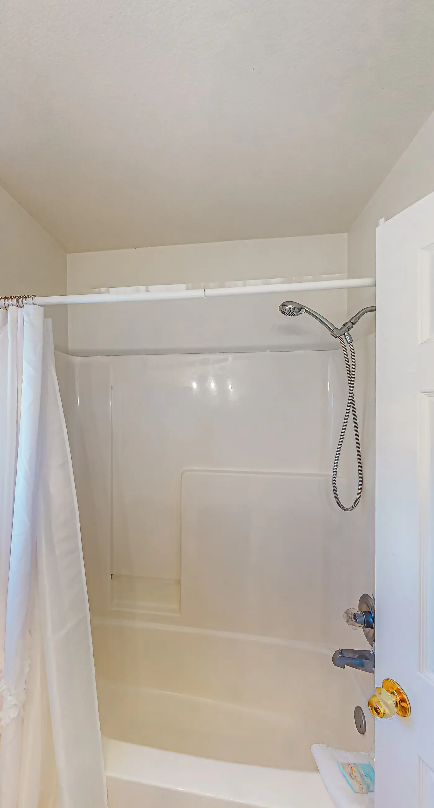 Inviting home near the beach with large decks & charming interior - dog-friendly