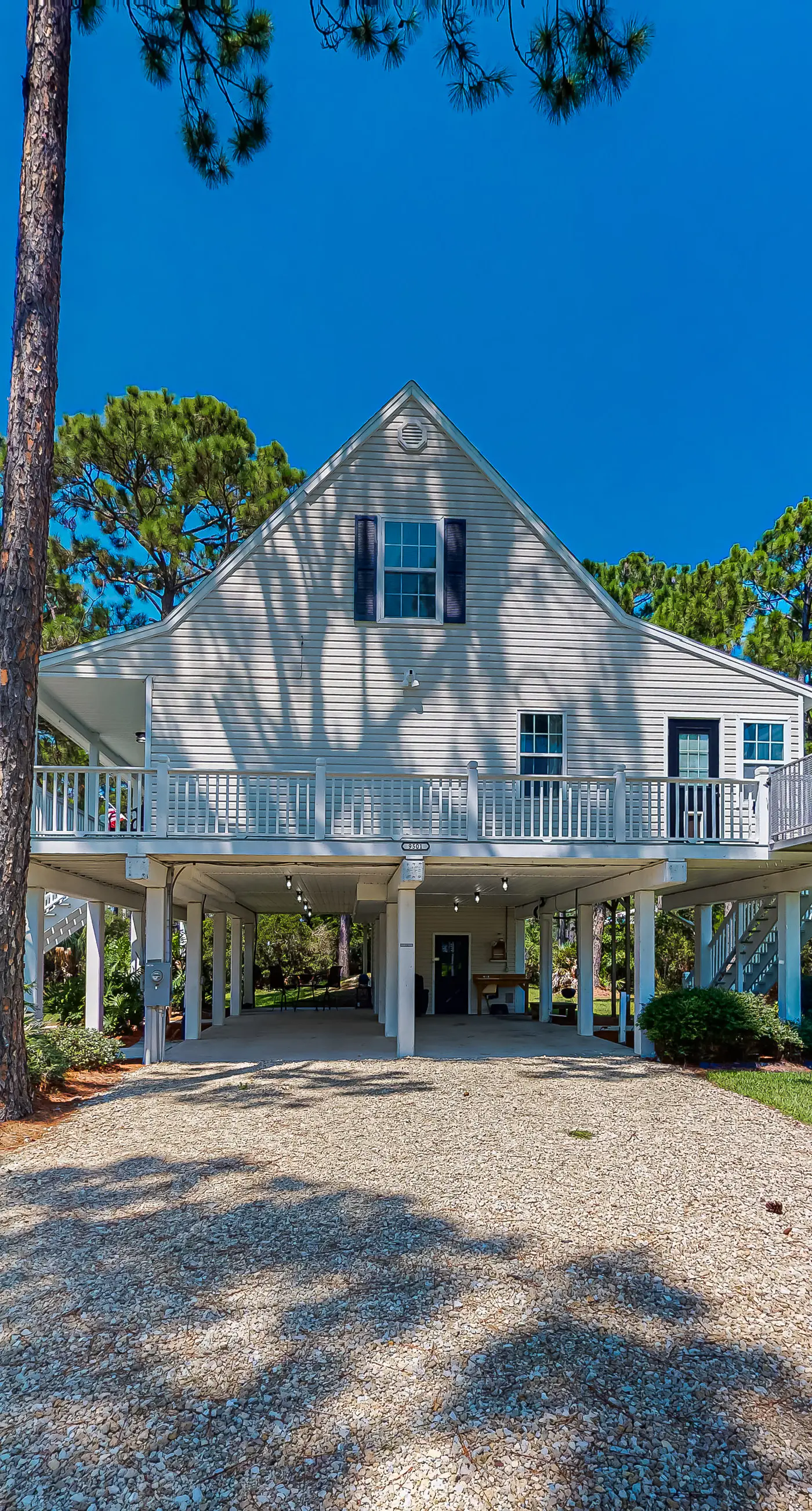 Inviting home near the beach with large decks & charming interior - dog-friendly