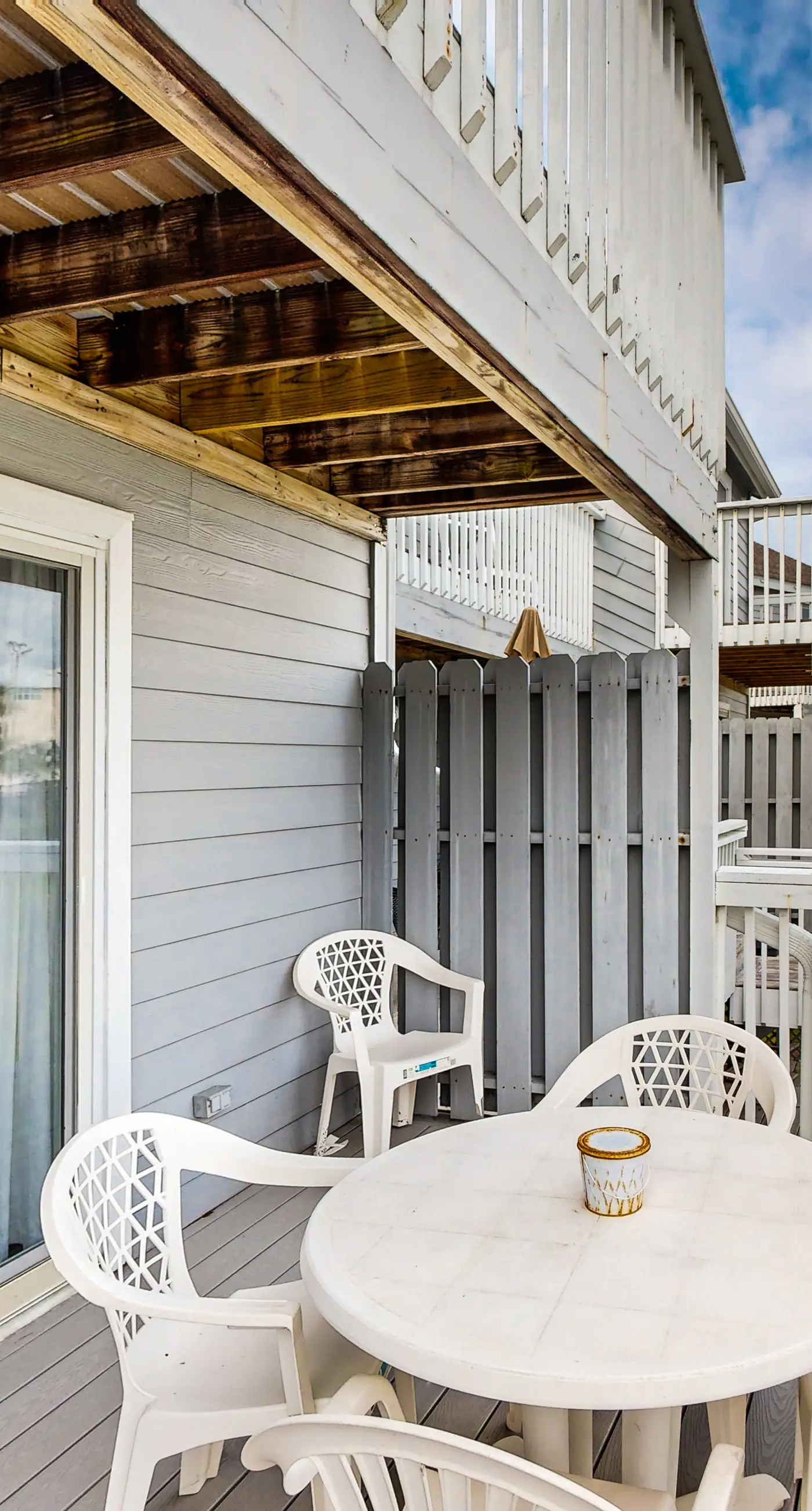 Gorgeous coastal home with shared pool and easy beach access