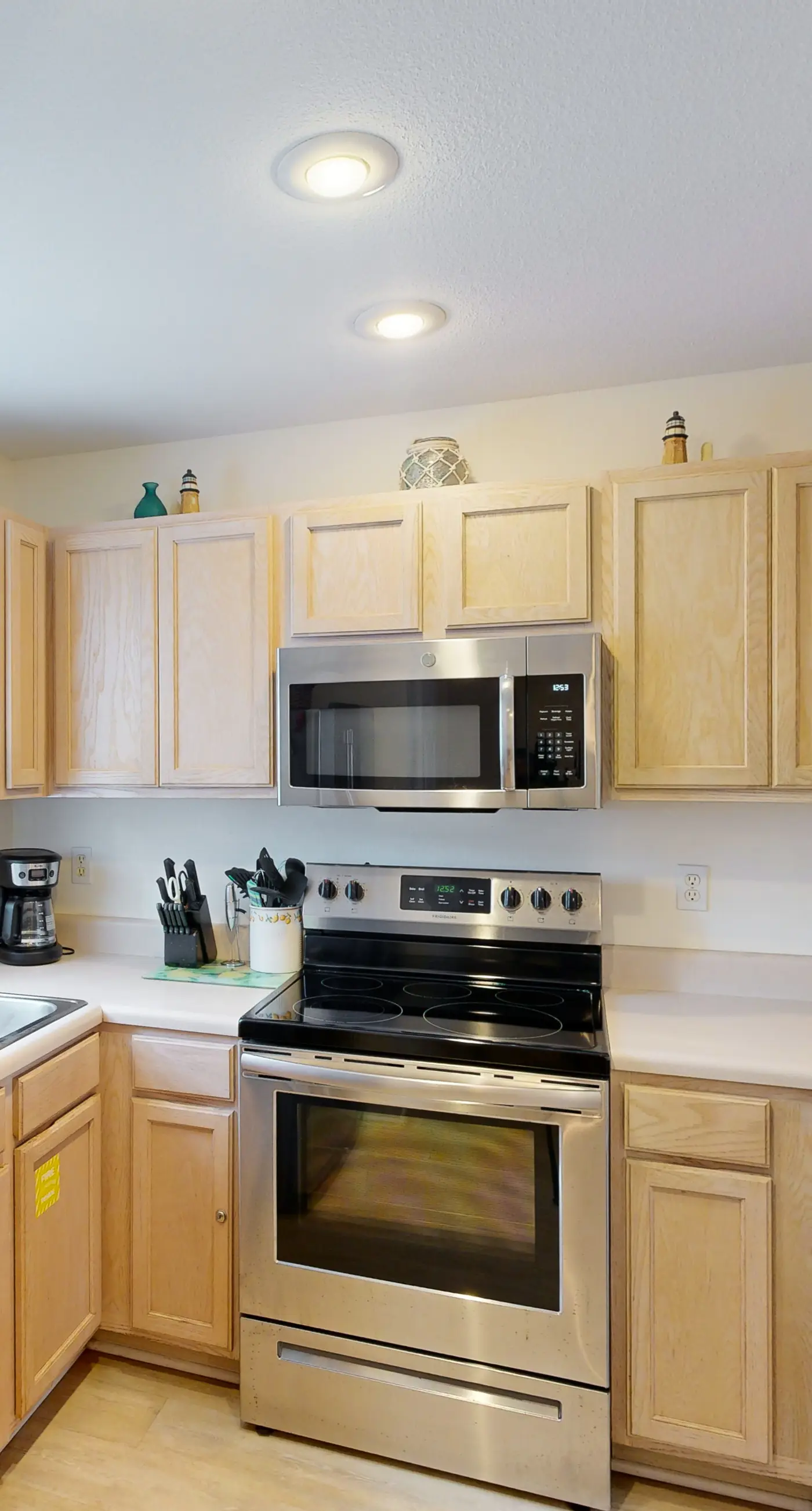 Gorgeous coastal home with shared pool and easy beach access