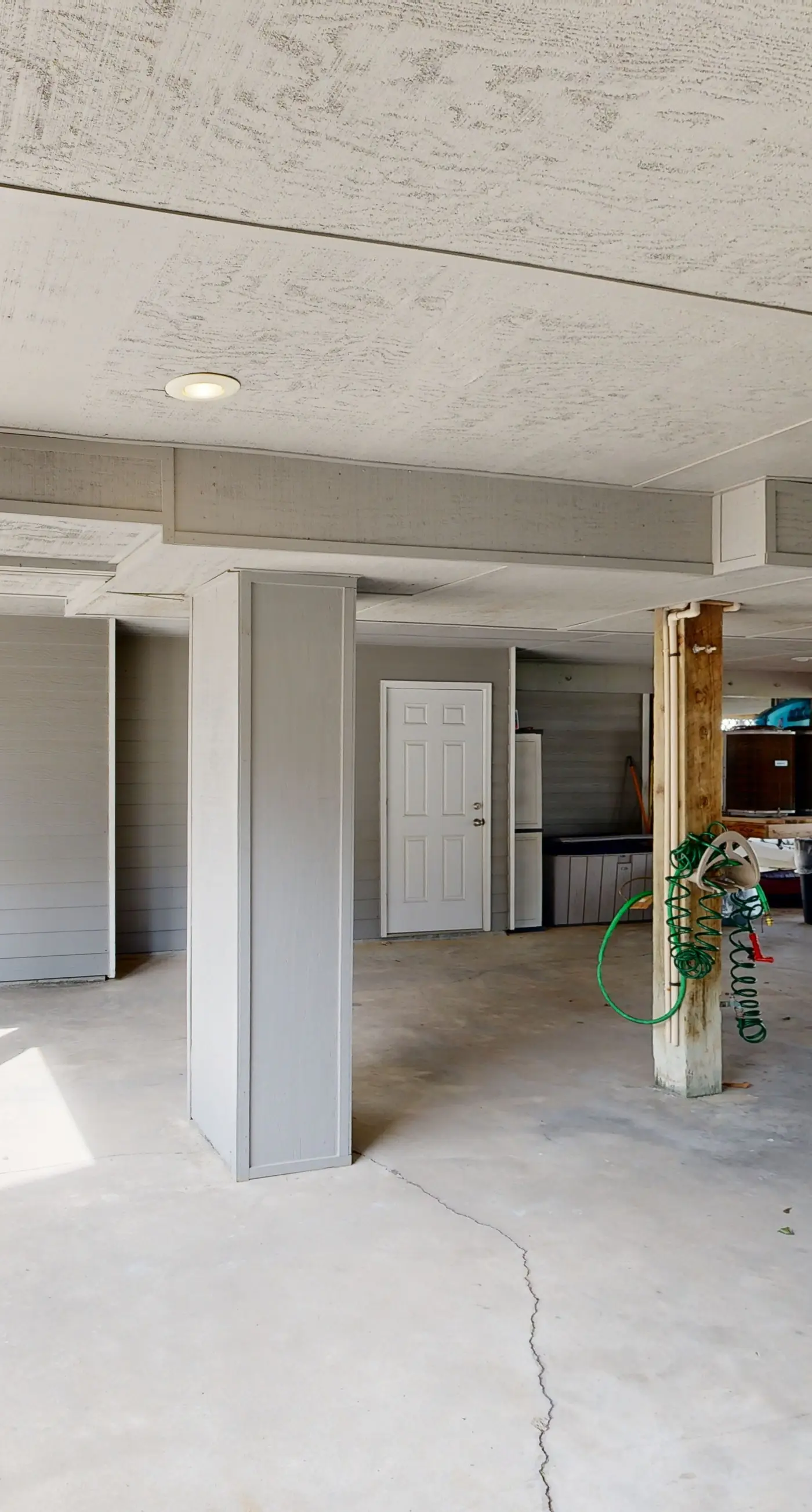 Gorgeous coastal home with shared pool and easy beach access