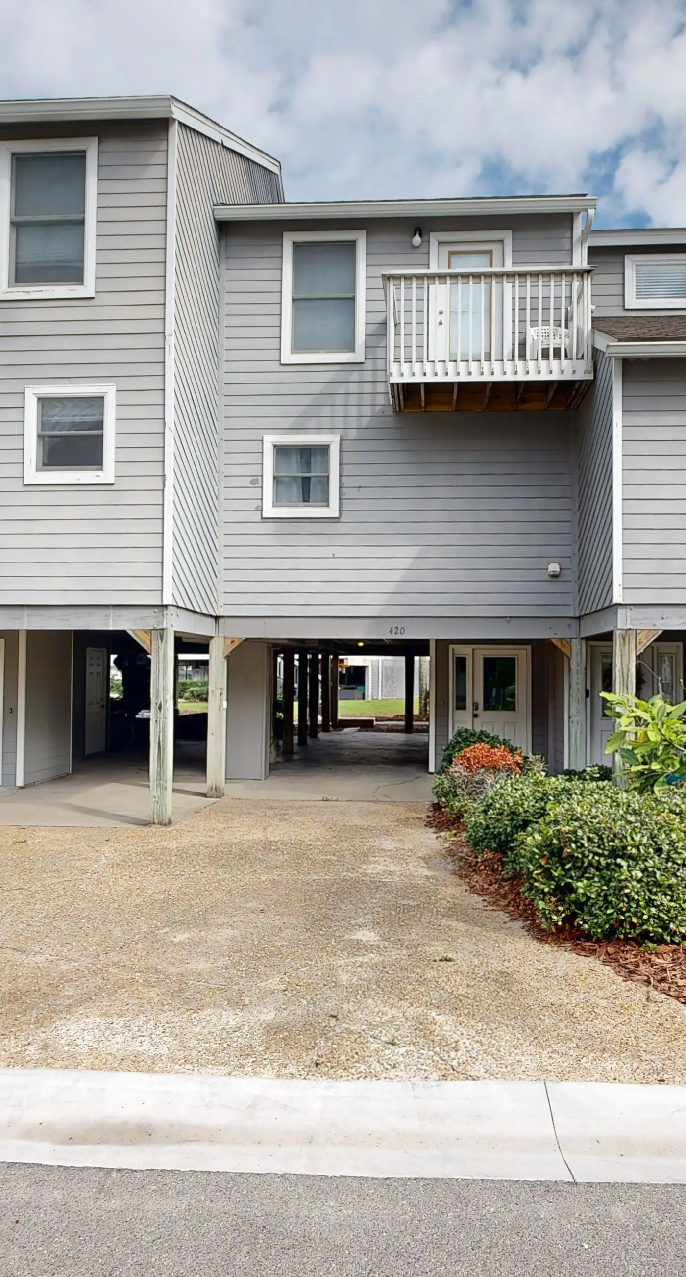 Gorgeous coastal home with shared pool and easy beach access