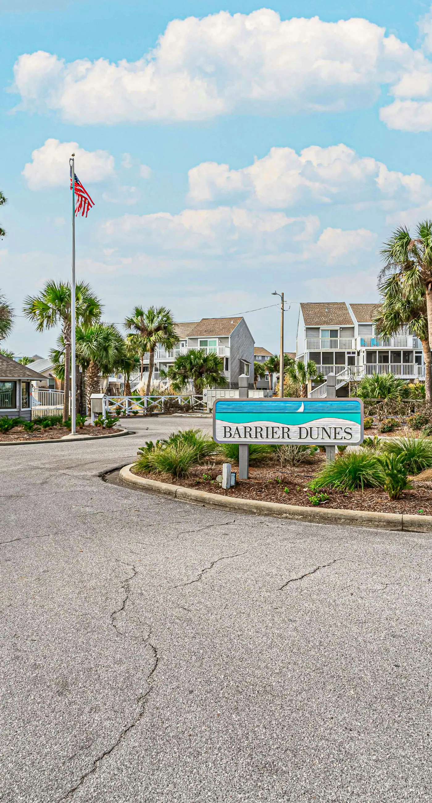 Gorgeous coastal home with shared pool and easy beach access