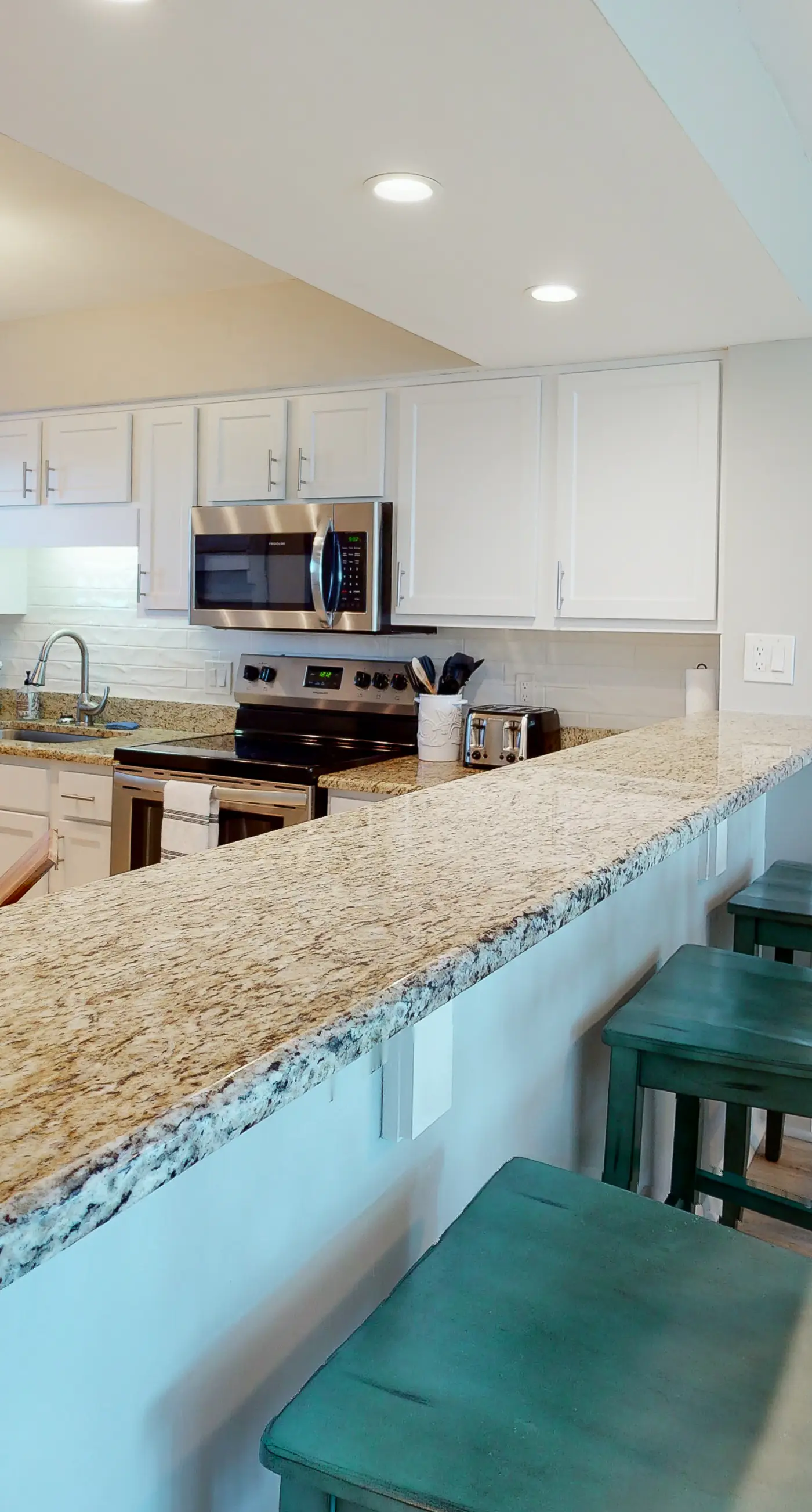 Sea Oats 708 - 7th floor condo in beachfront complex with pool, Gulf view, W/D, & fast WiFi