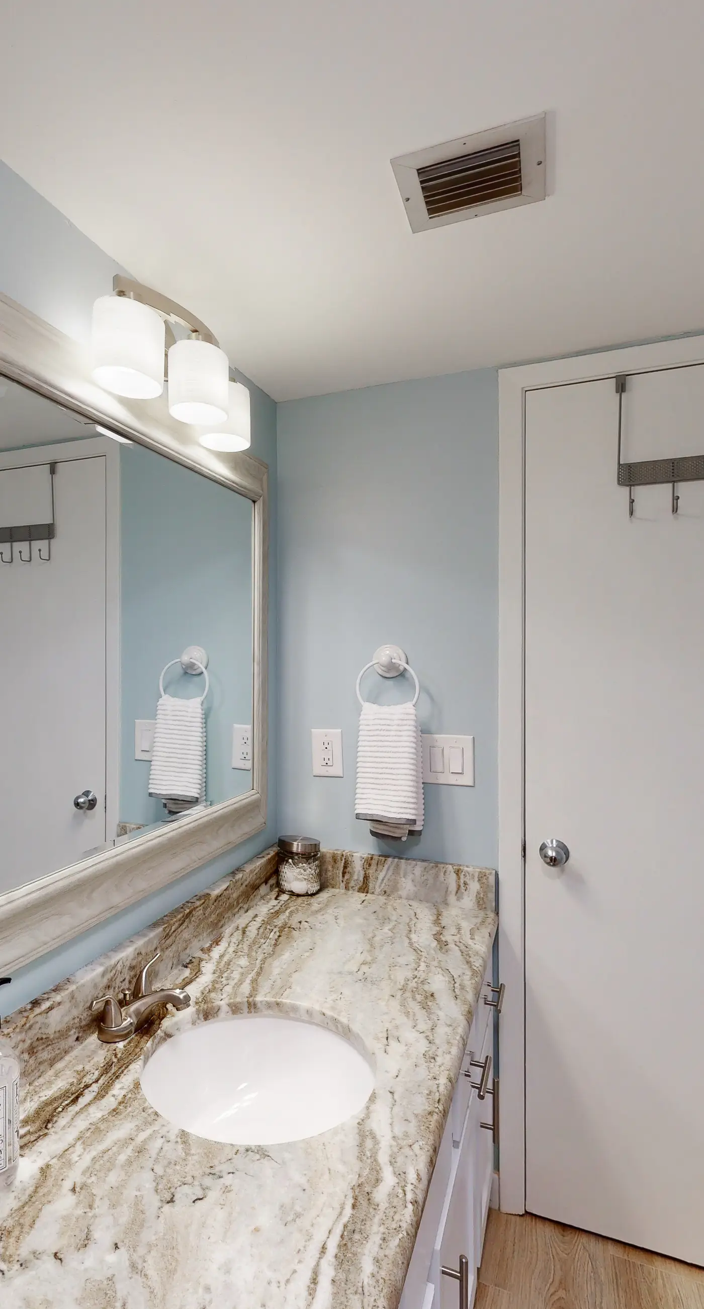 Sea Oats 708 - 7th floor condo in beachfront complex with pool, Gulf view, W/D, & fast WiFi