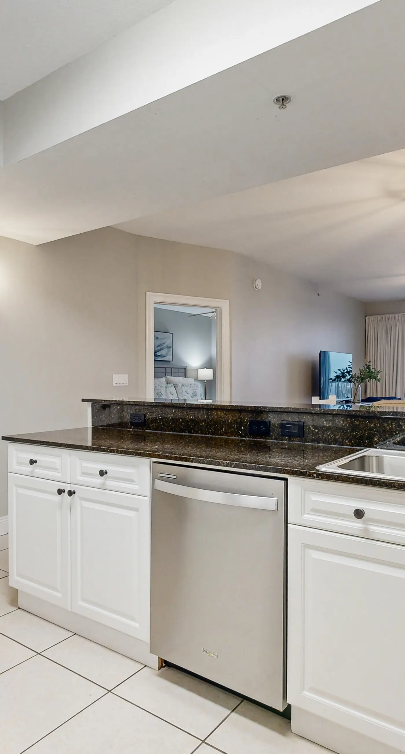 Gulf-front condo with washer/dryer, pools, hot tub, fitness room, & beach access