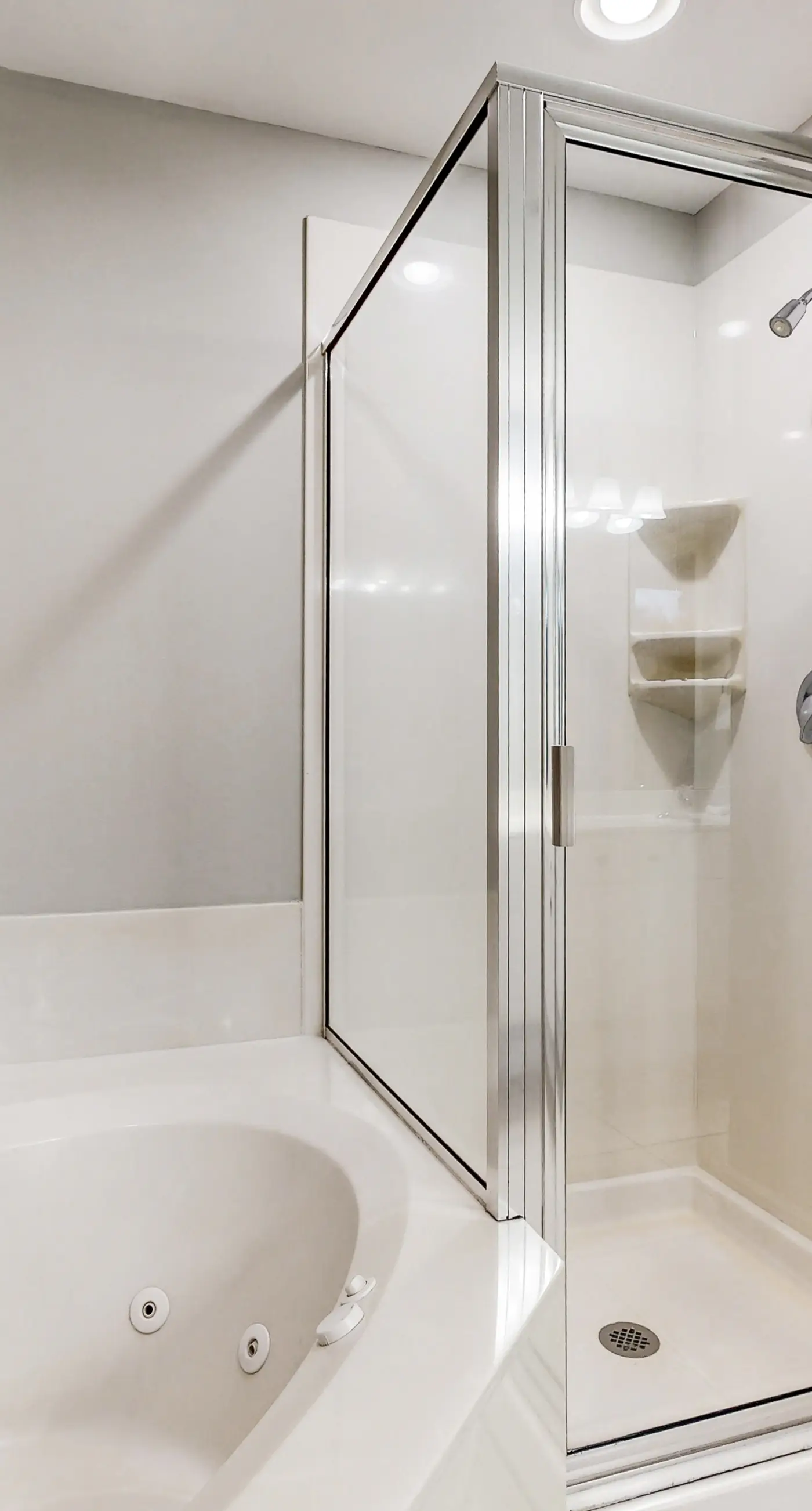 Gulf-front condo with washer/dryer, pools, hot tub, fitness room, & beach access