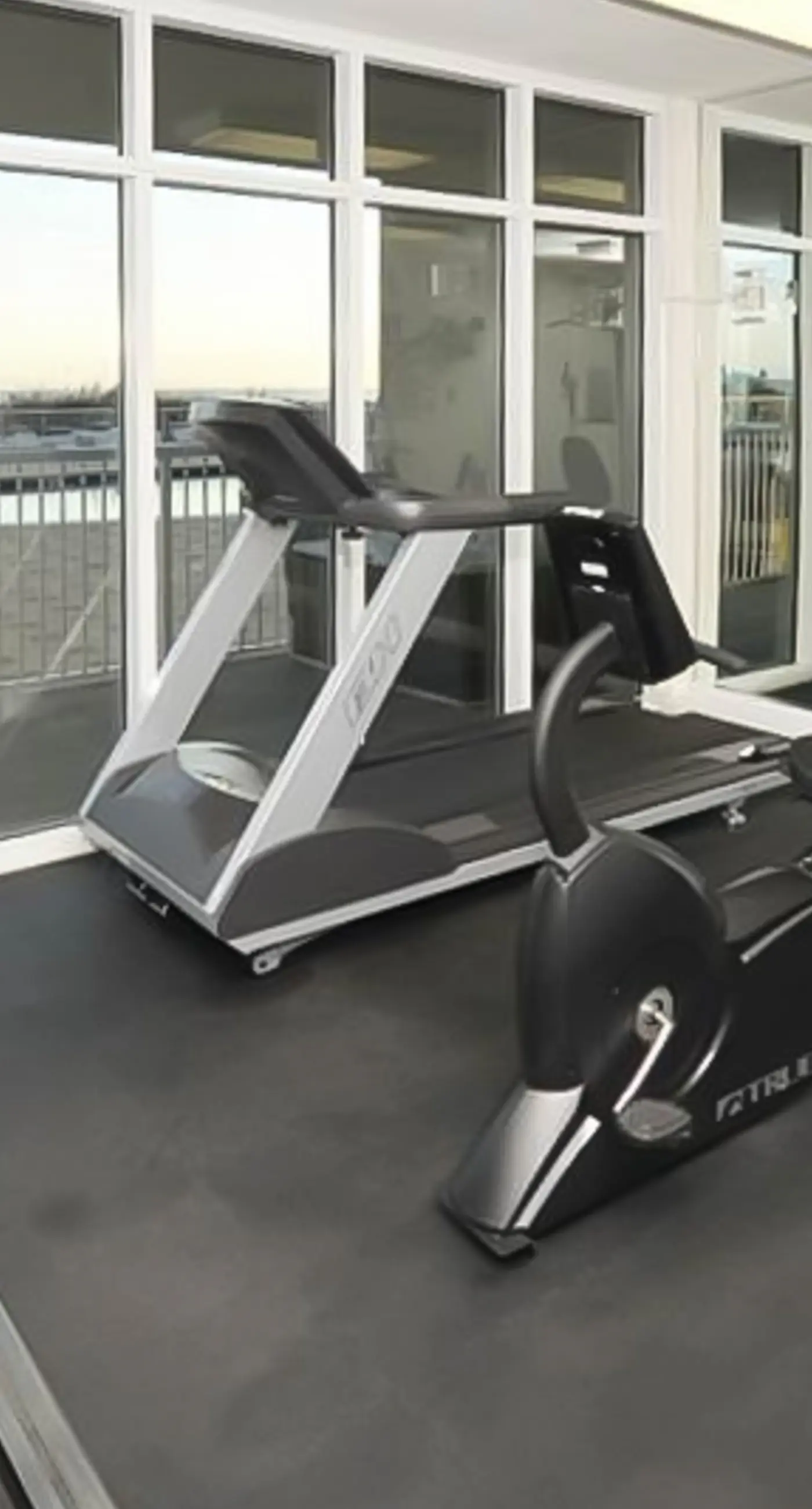 Gulf-front condo with washer/dryer, pools, hot tub, fitness room, & beach access