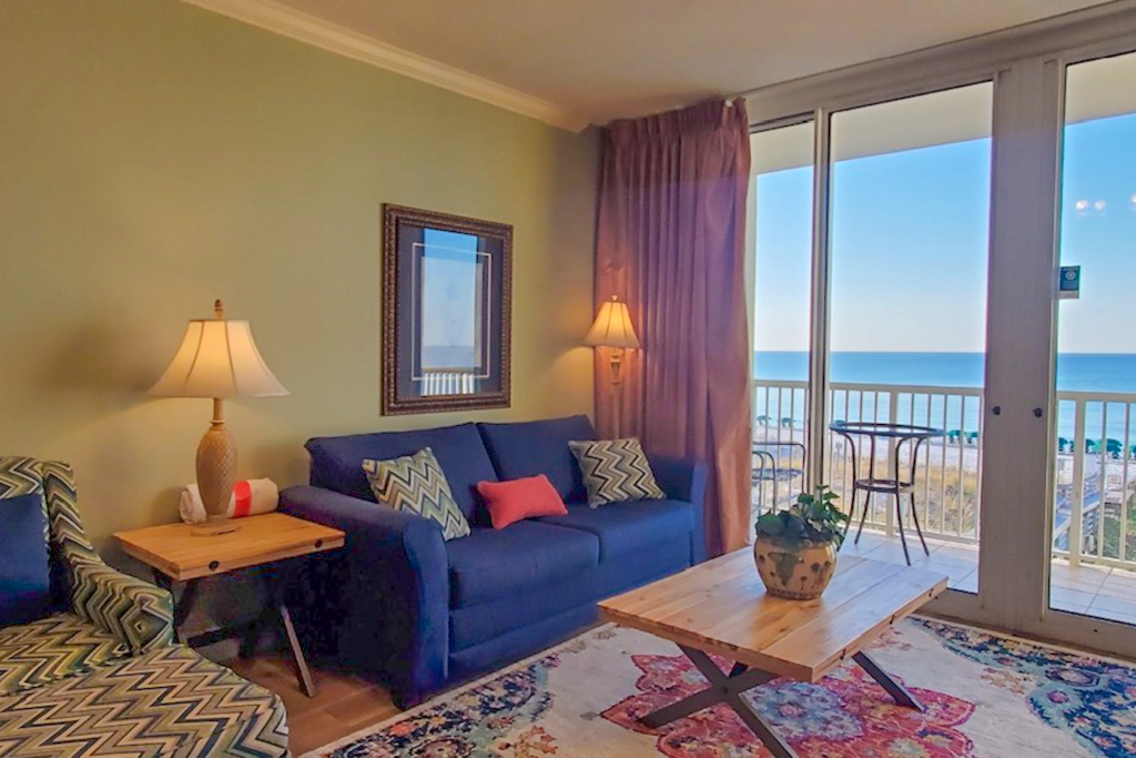 Beachfront 3rd Floor Condo w/Private Balcony, Shared Heated Pool, Beach Access