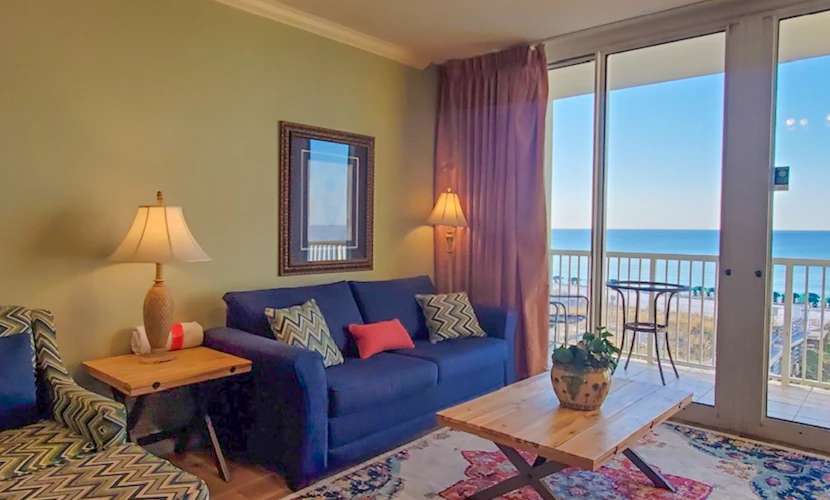 Beachfront 3rd Floor Condo w/Private Balcony, Shared Heated Pool, Beach Access
