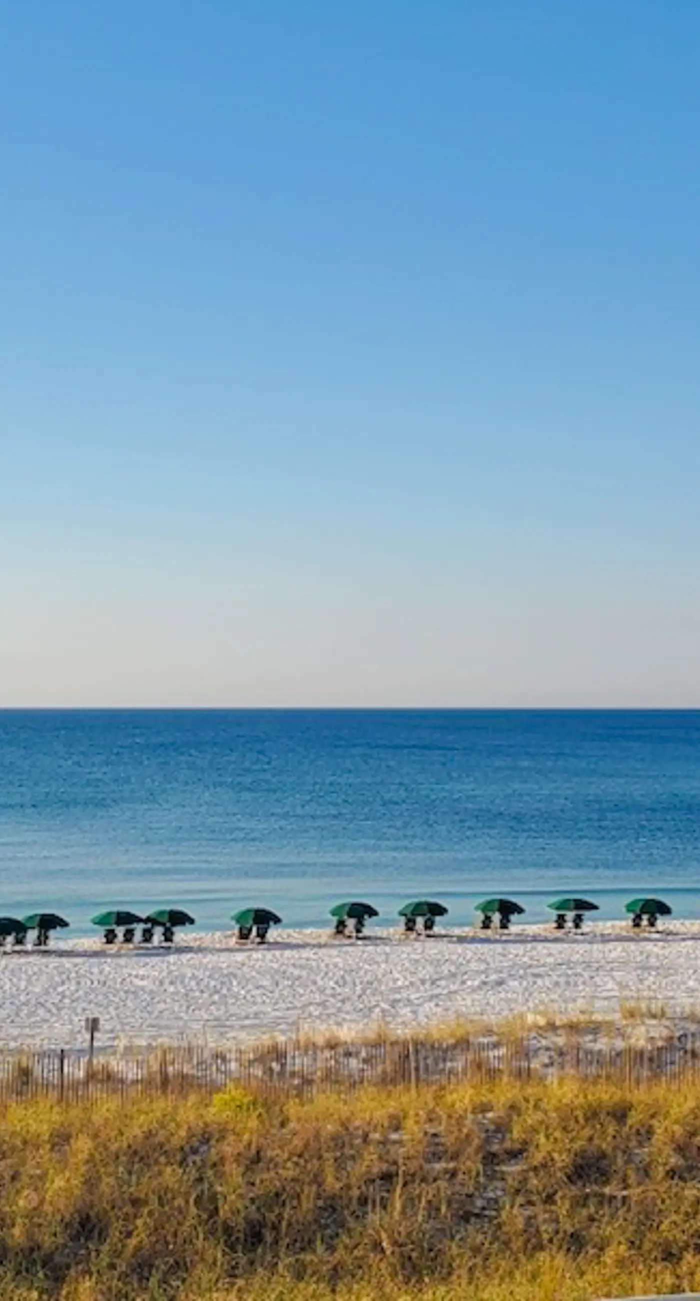 Beachfront 3rd Floor Condo w/Private Balcony, Shared Heated Pool, Beach Access