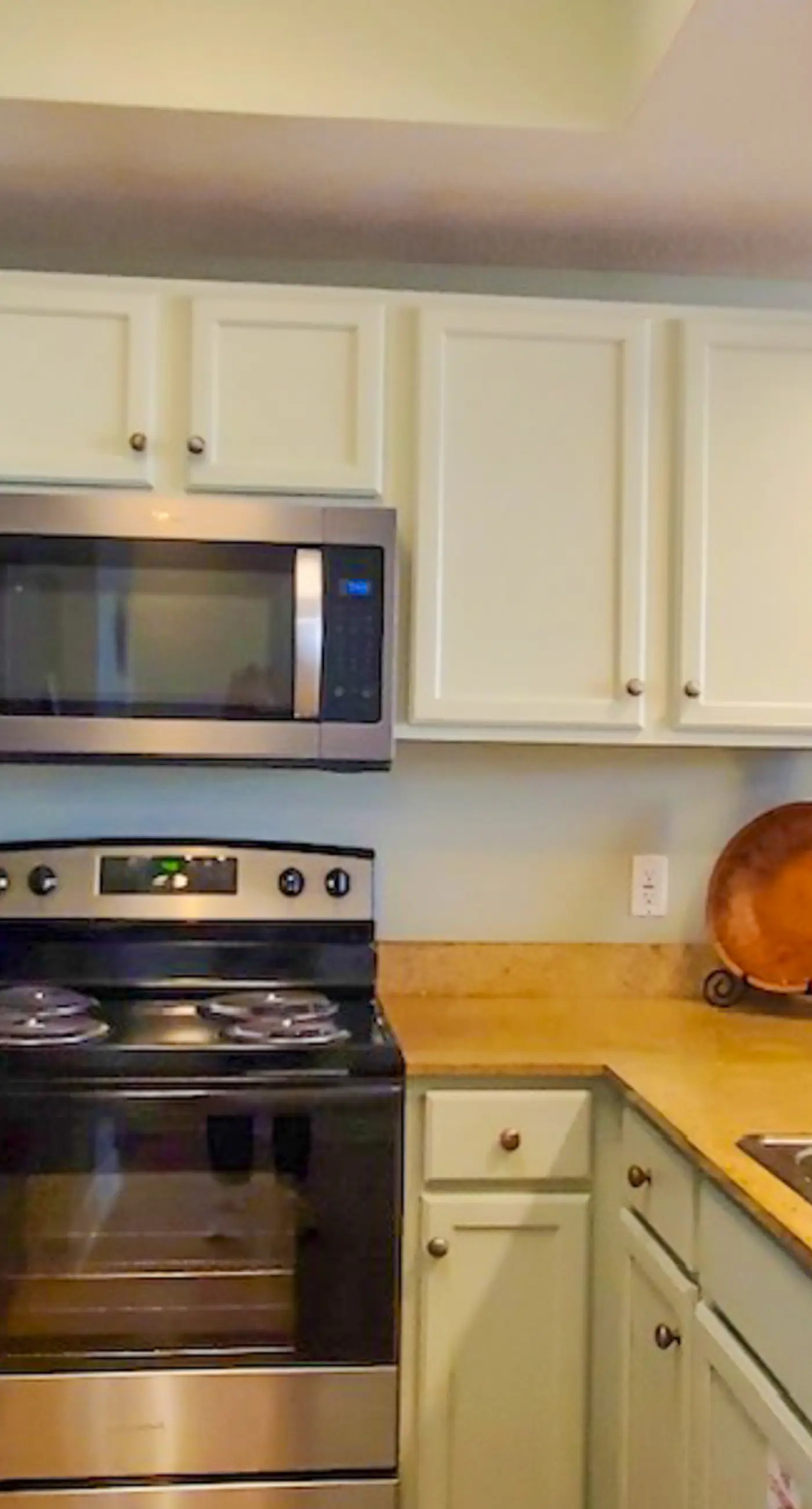 Beachfront 3rd Floor Condo w/Private Balcony, Shared Heated Pool, Beach Access