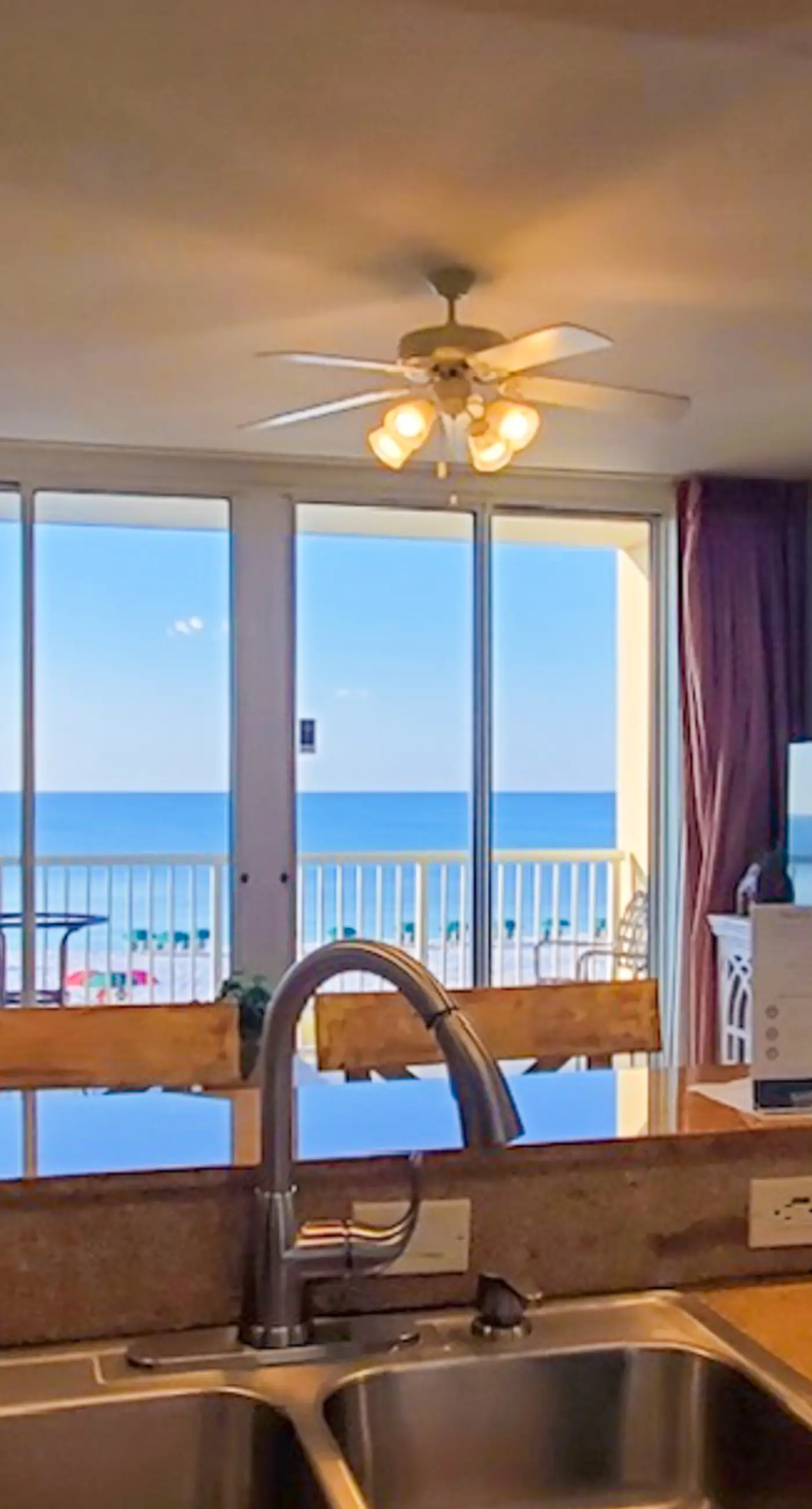 Beachfront 3rd Floor Condo w/Private Balcony, Shared Heated Pool, Beach Access