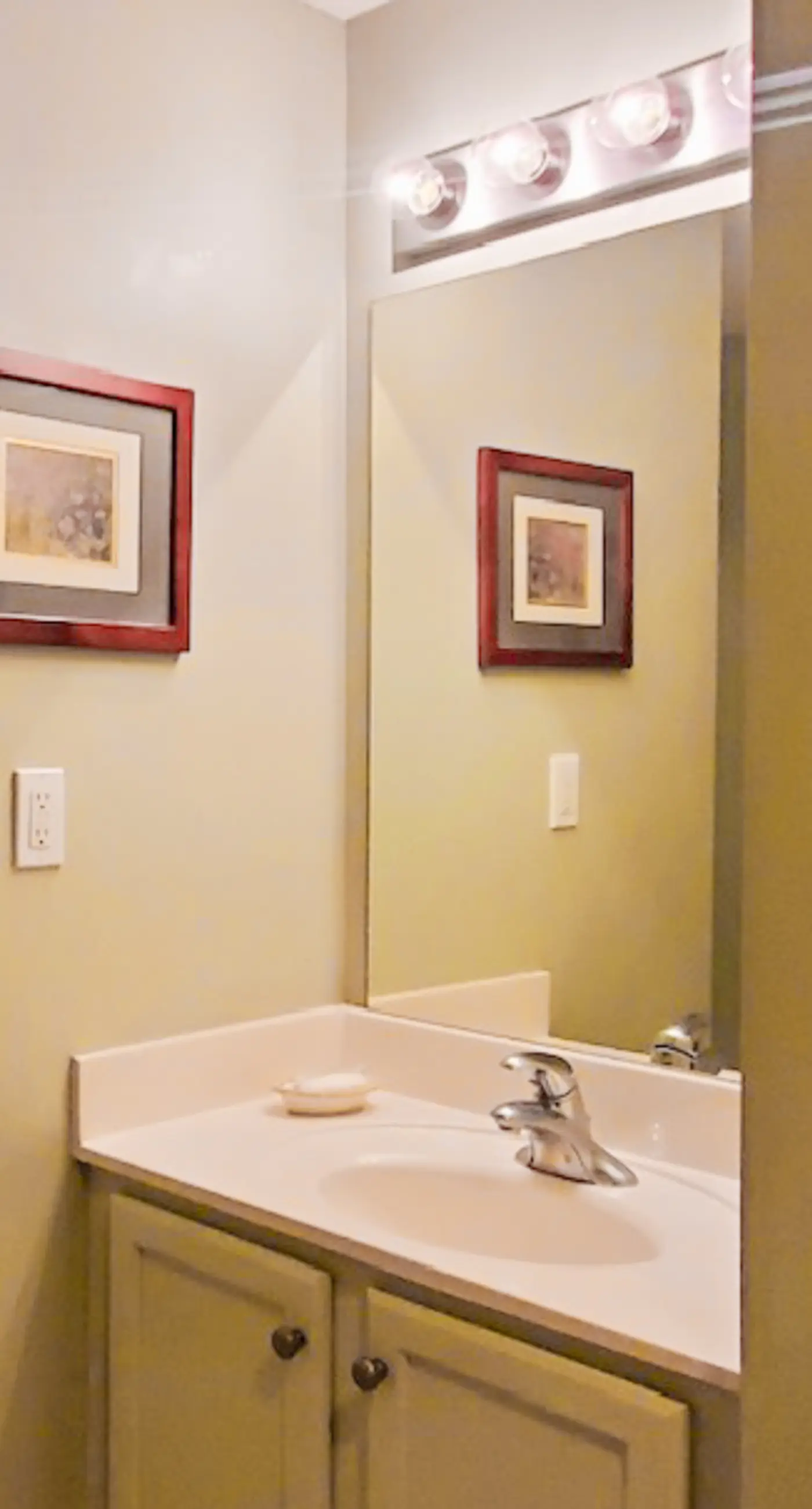 Beachfront 3rd Floor Condo w/Private Balcony, Shared Heated Pool, Beach Access