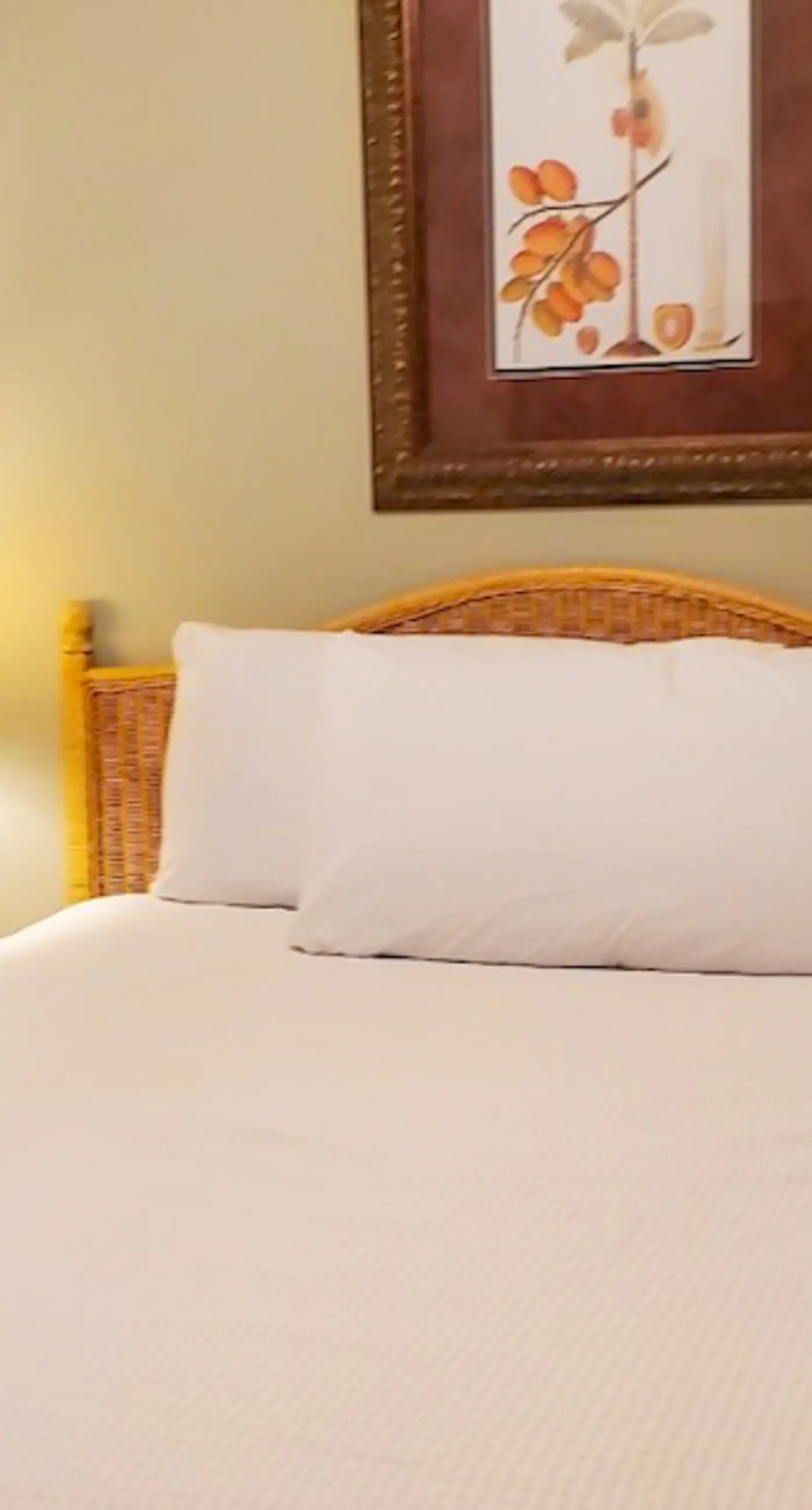Beachfront 3rd Floor Condo w/Private Balcony, Shared Heated Pool, Beach Access