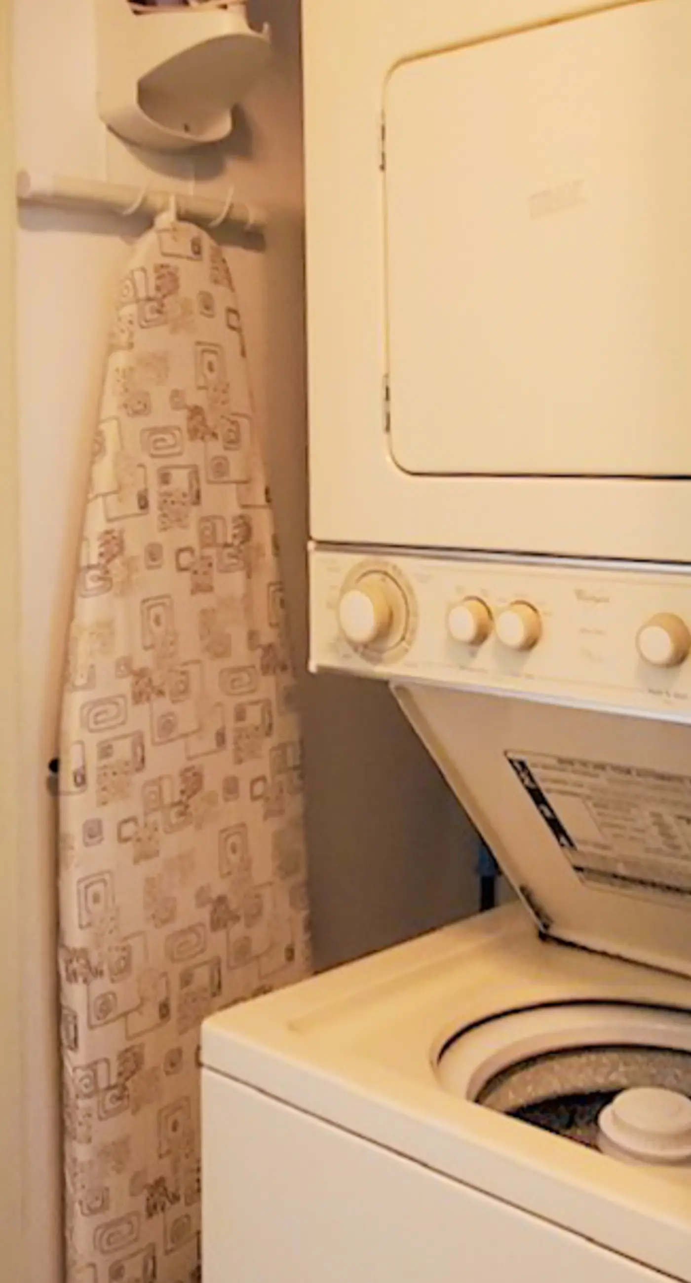 Beachfront 3rd Floor Condo w/Private Balcony, Shared Heated Pool, Beach Access