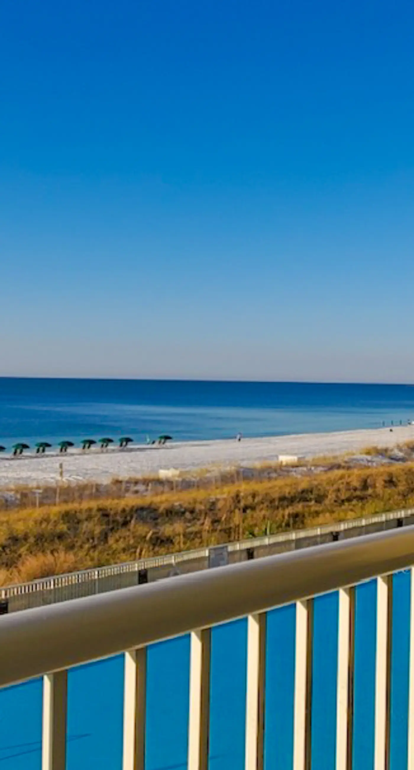 Beachfront 3rd Floor Condo w/Private Balcony, Shared Heated Pool, Beach Access